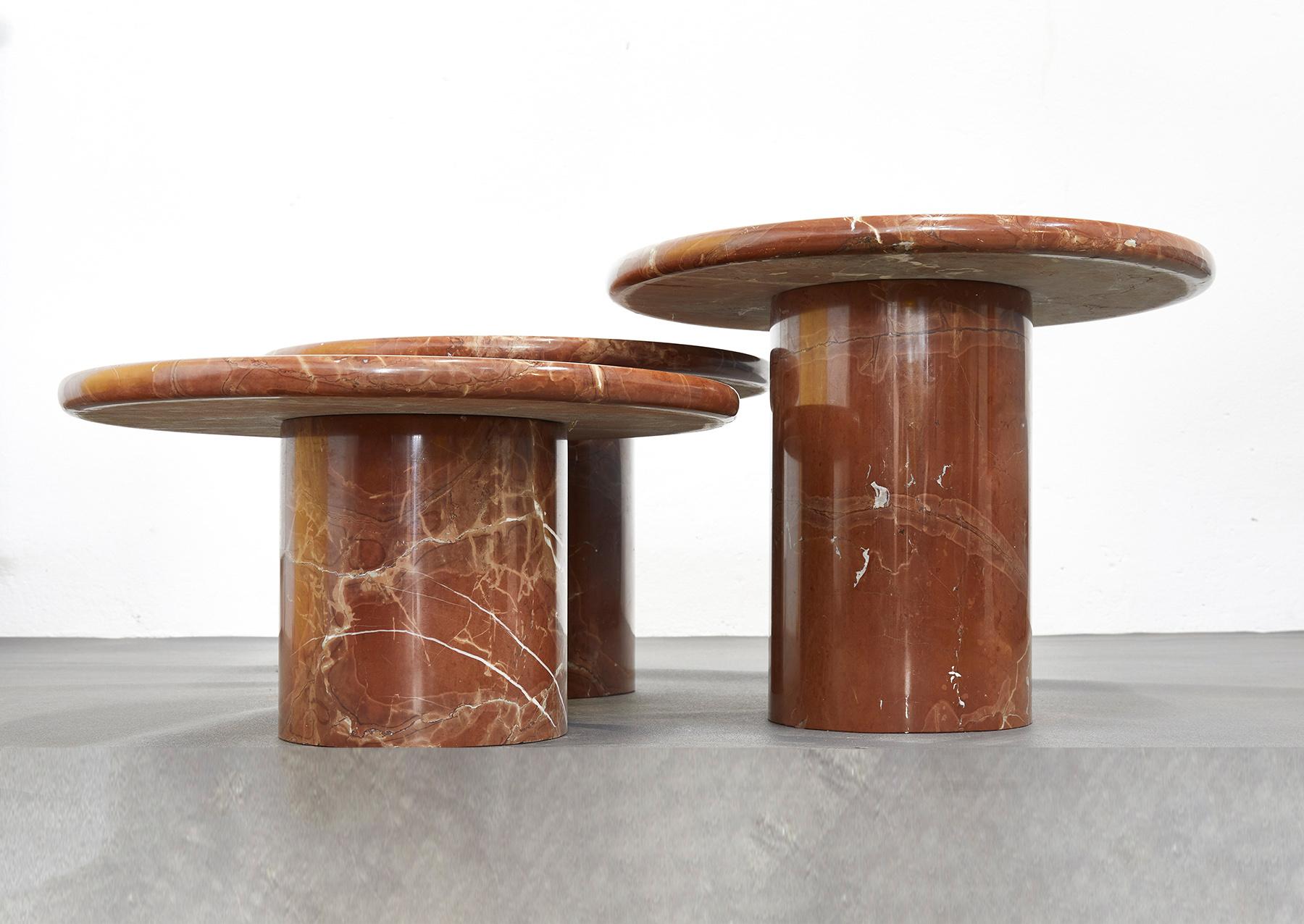Mid-Century Modern Set of Three Red Verona Marble Round Coffee or Side Tables, Italy 1980