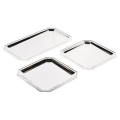 Juego de tres bandejas de Reed & Barton chapadas en plata con detalles martillados a mano