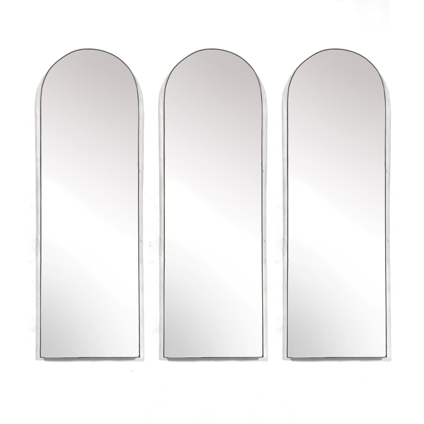 Hollywood Regency Ensemble de trois miroirs muraux en arc de cercle Regent en vente
