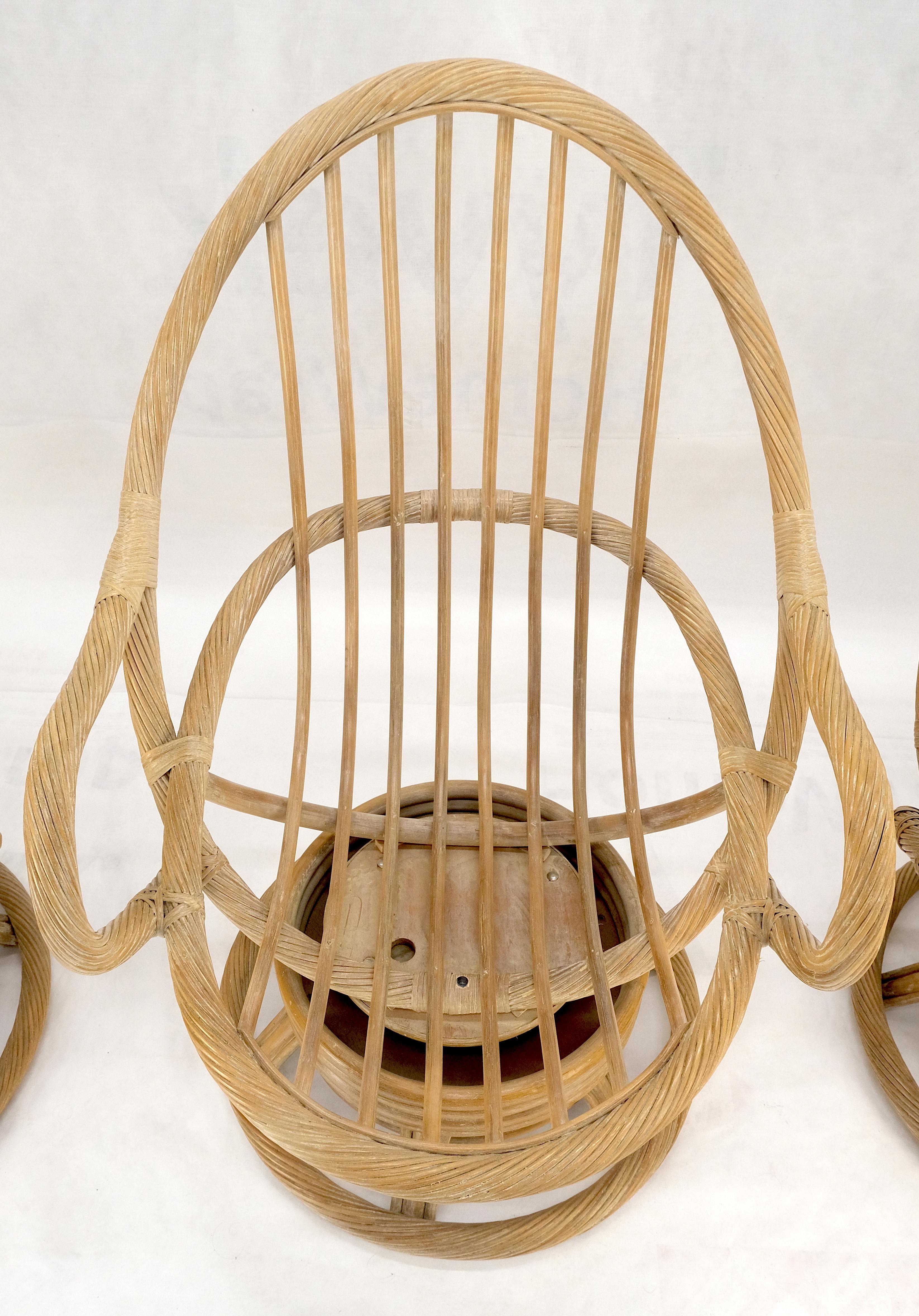 Set di tre poltrone a dondolo con schienale ovale in rattan ritorto anni '70 MINT in vendita 3
