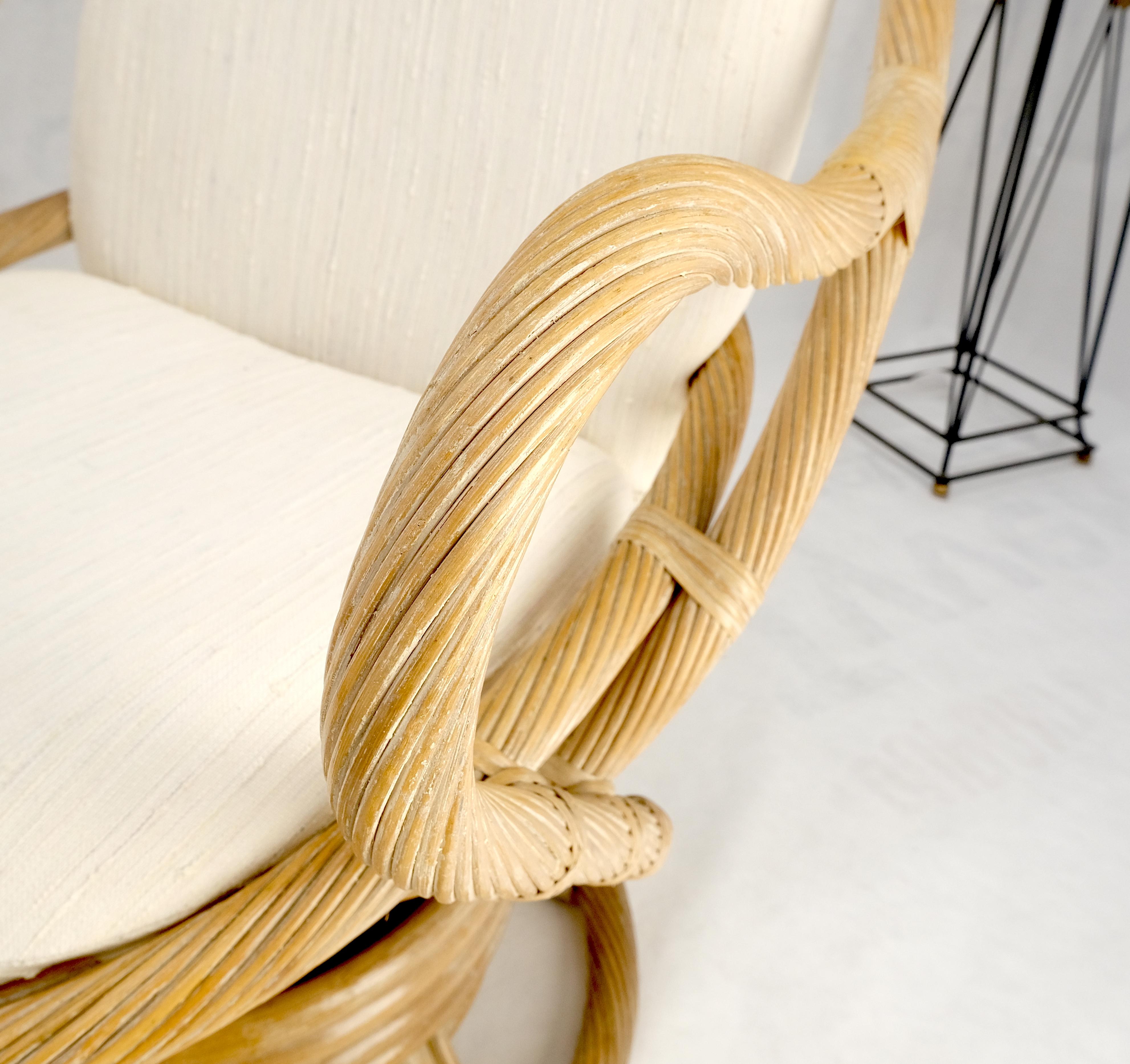 Mid-Century moderno Set di tre poltrone a dondolo con schienale ovale in rattan ritorto anni '70 MINT in vendita