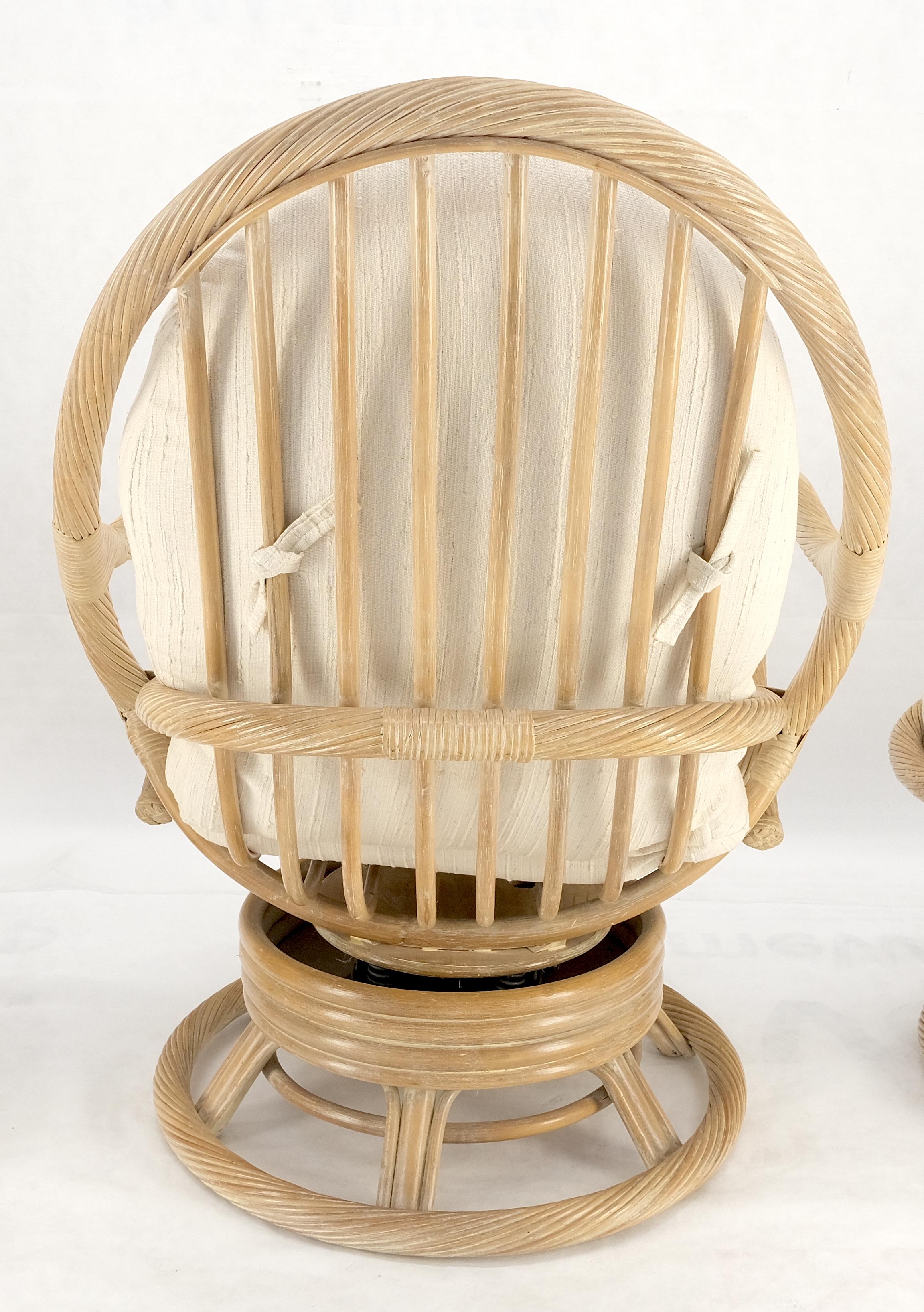 XX secolo Set di tre poltrone a dondolo con schienale ovale in rattan ritorto anni '70 MINT in vendita