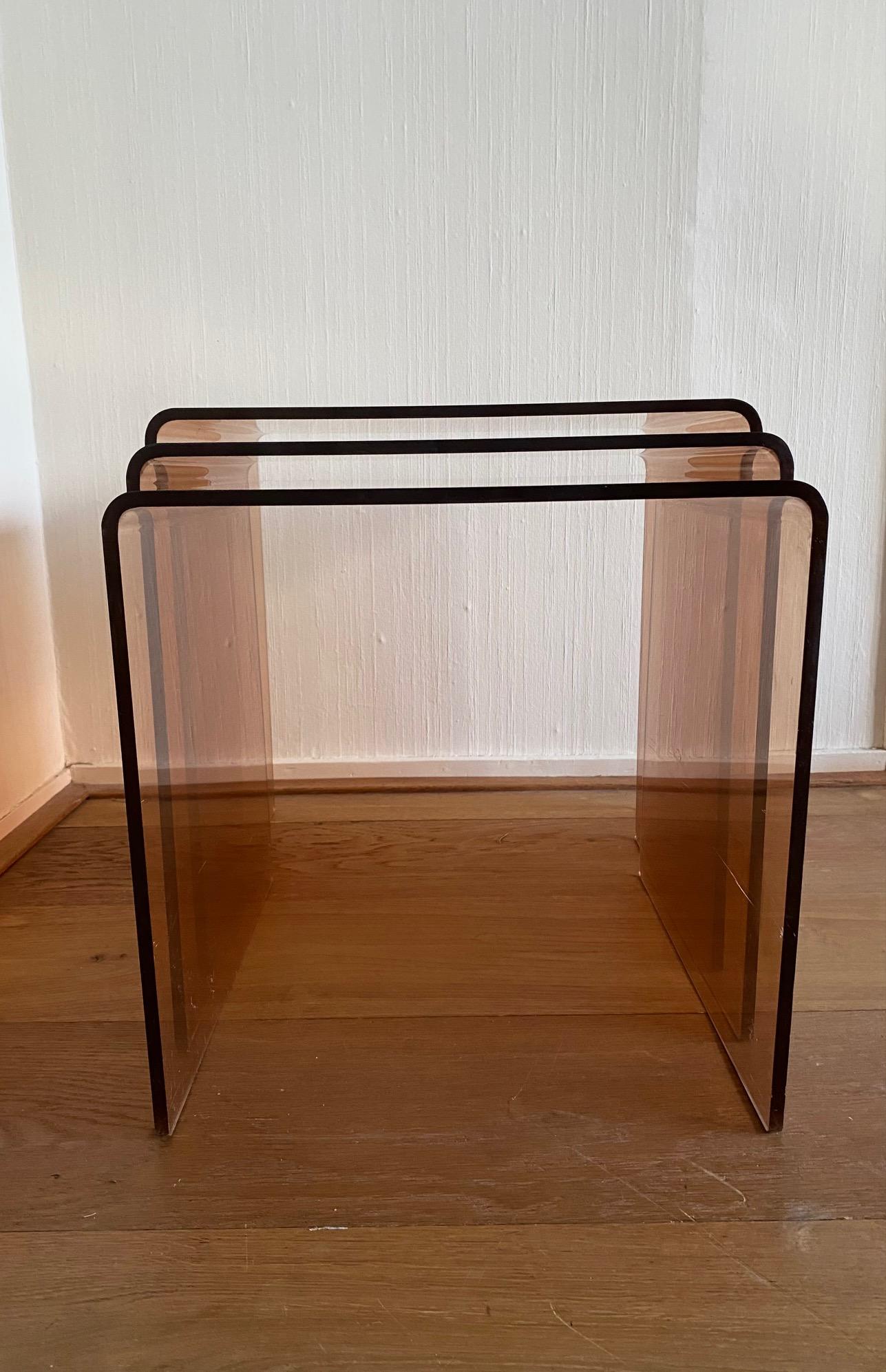 Mid-Century Modern Set of Three Rosé Smoked  Nesting Tables, France, ca. 1970s For Sale