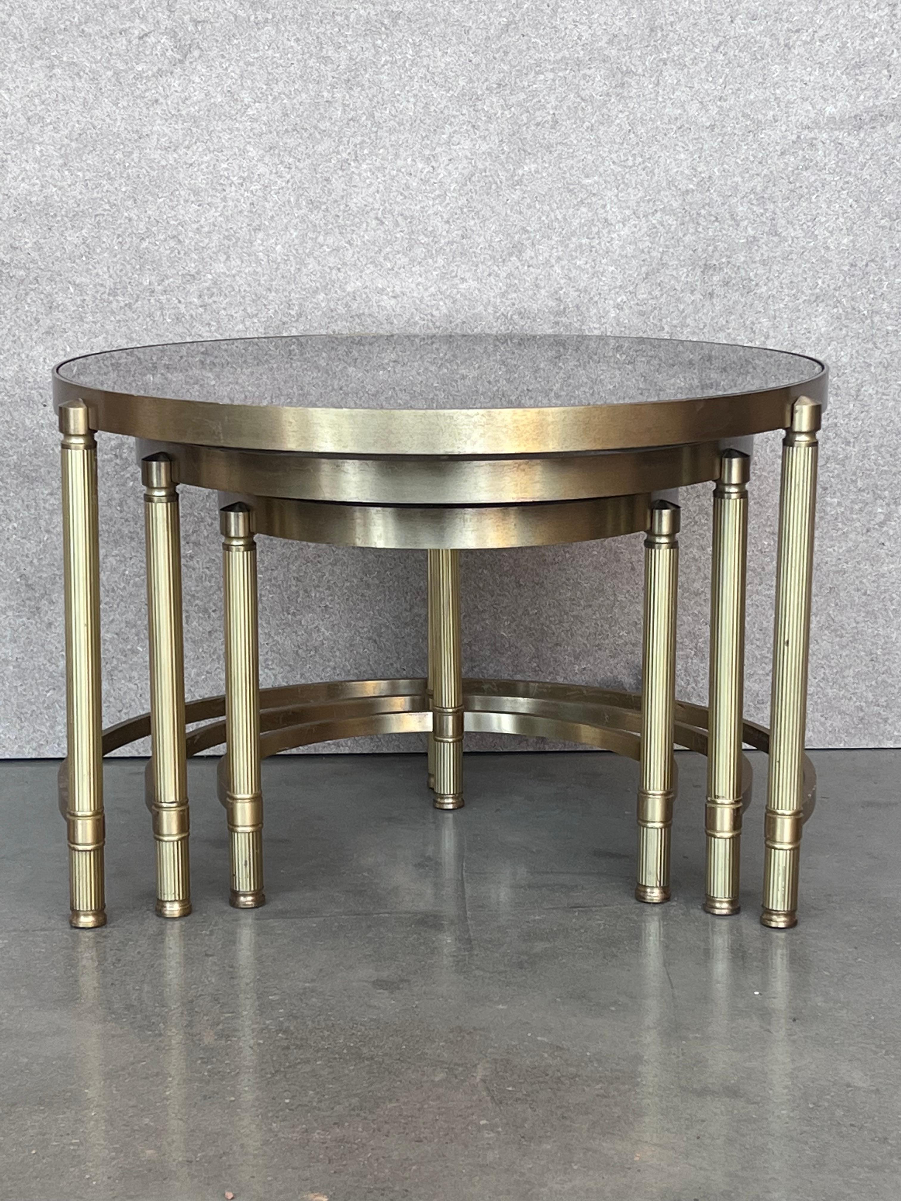 Set of Three Round Brass Nesting Tables with Smoked Pink Glass Tops In Good Condition For Sale In Miami, FL