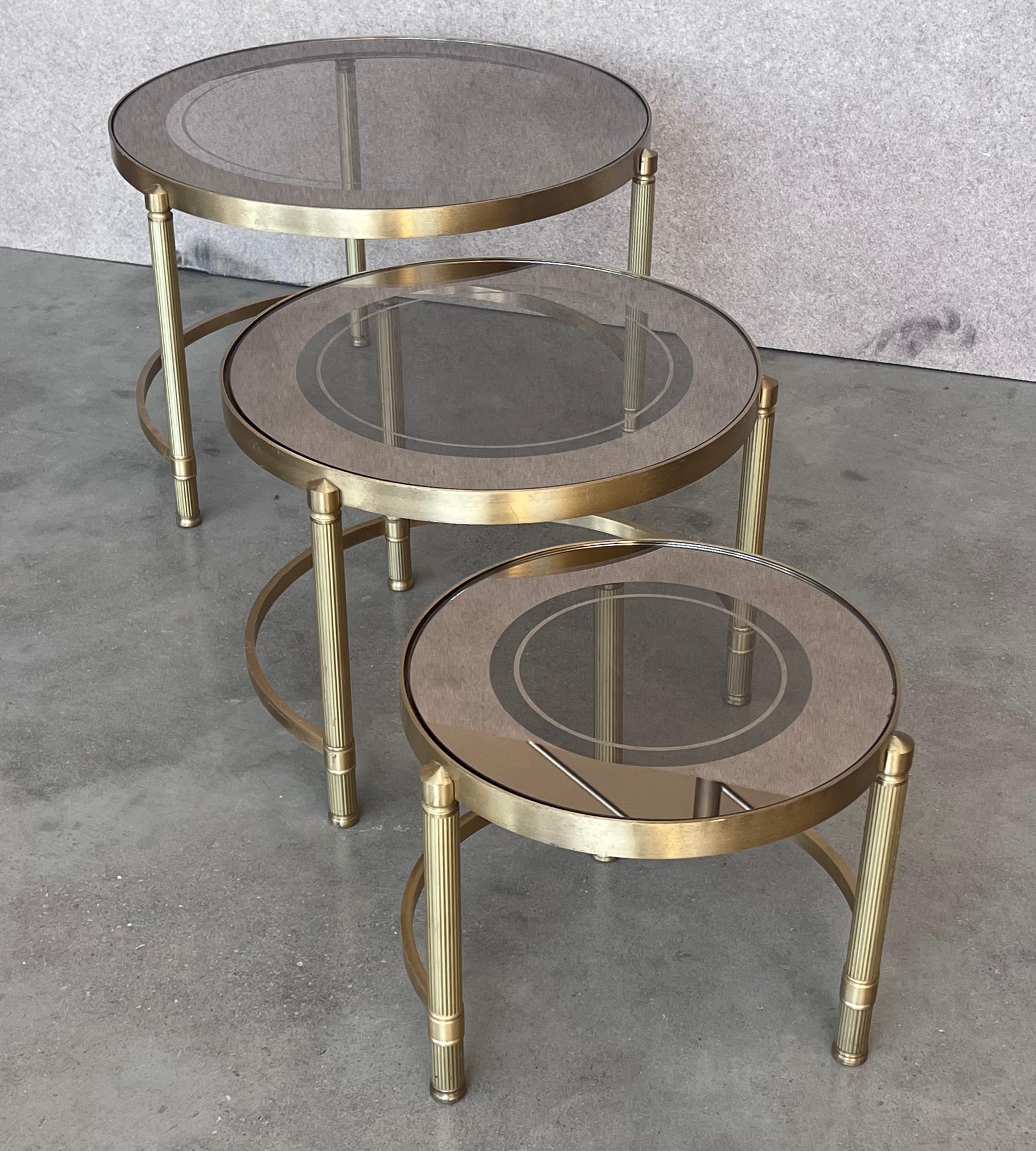 Set of Three Round Brass Nesting Tables with Smoked Pink Glass Tops For Sale 2