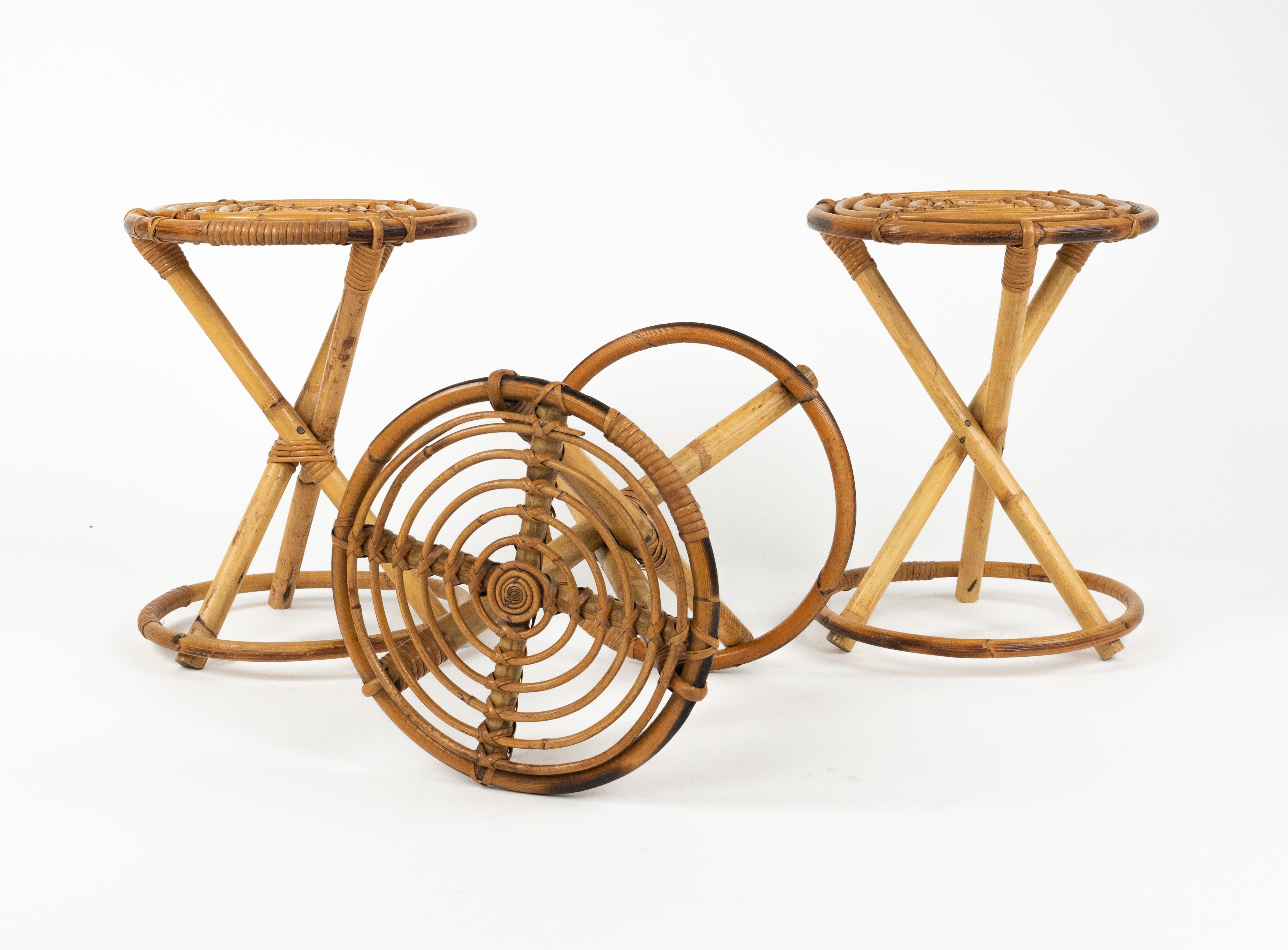 Mid-Century Modern Set of Three Round Stools or Side Tables in rattan and Bamboo, Italy 1960s For Sale