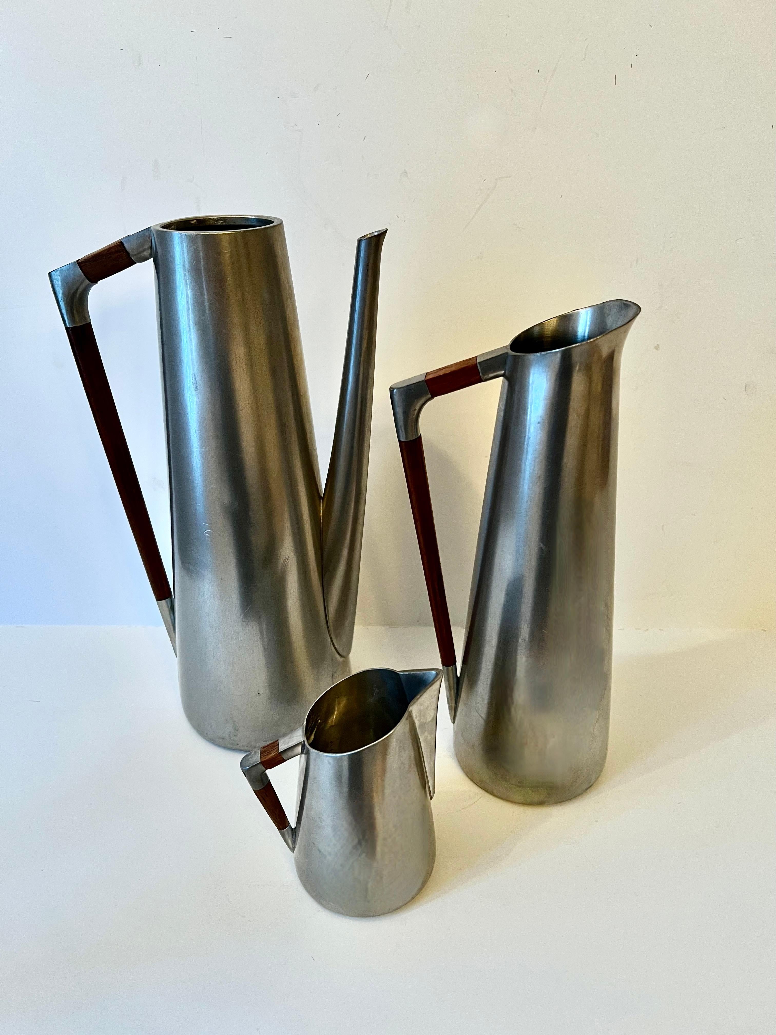 Mid-Century Modern Set of Three Royal Holland Pewter Pitchers with Teak Handles For Sale