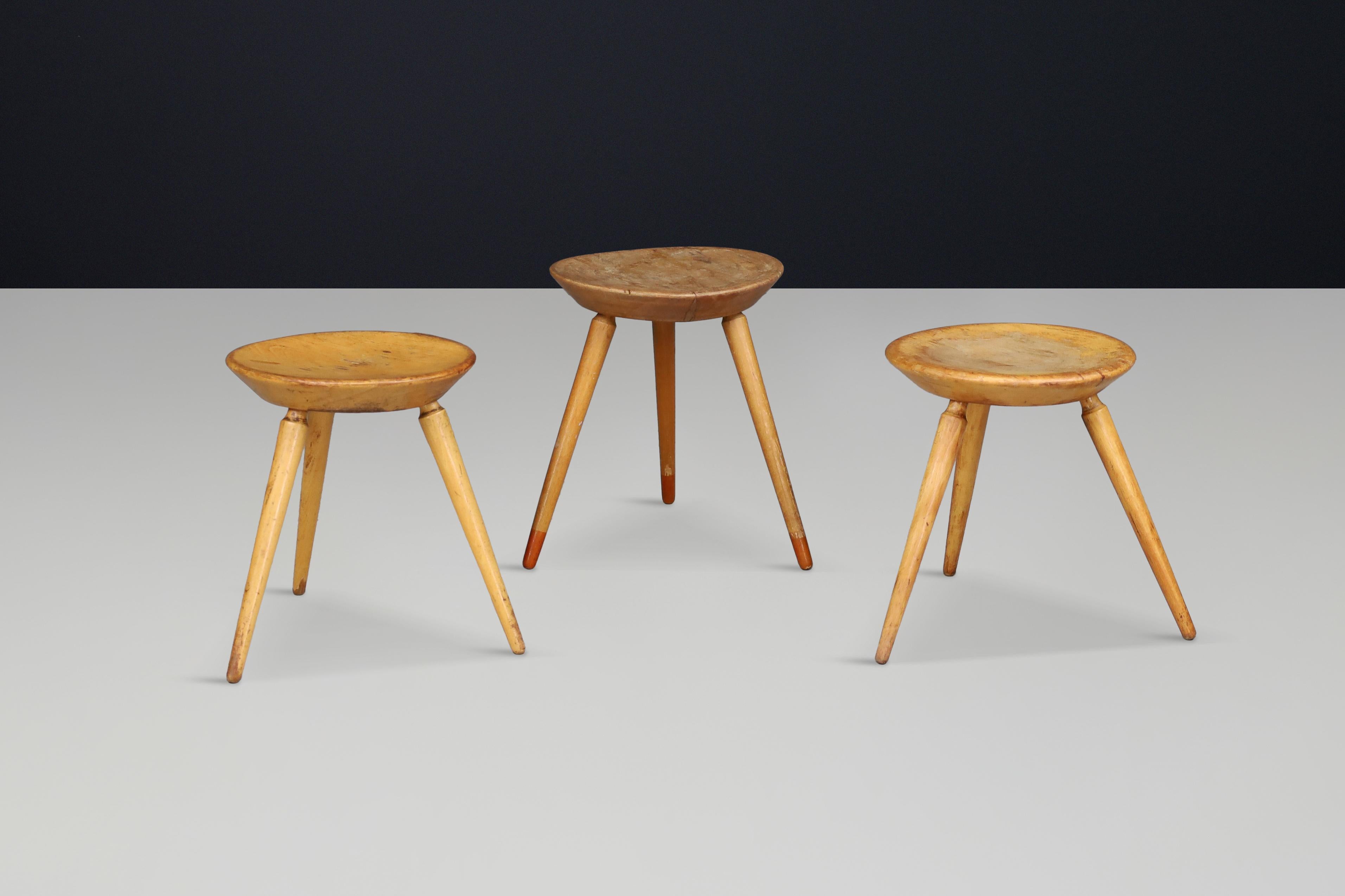 Set of Three Rustic Mid-Century Tripod Stools in Solid Wood, France, 1950s – Priced Per Stool

A character-rich trio of French rustic stools from the 1950s, these solid wood tripod seats exemplify both utilitarian craftsmanship and sculptural
