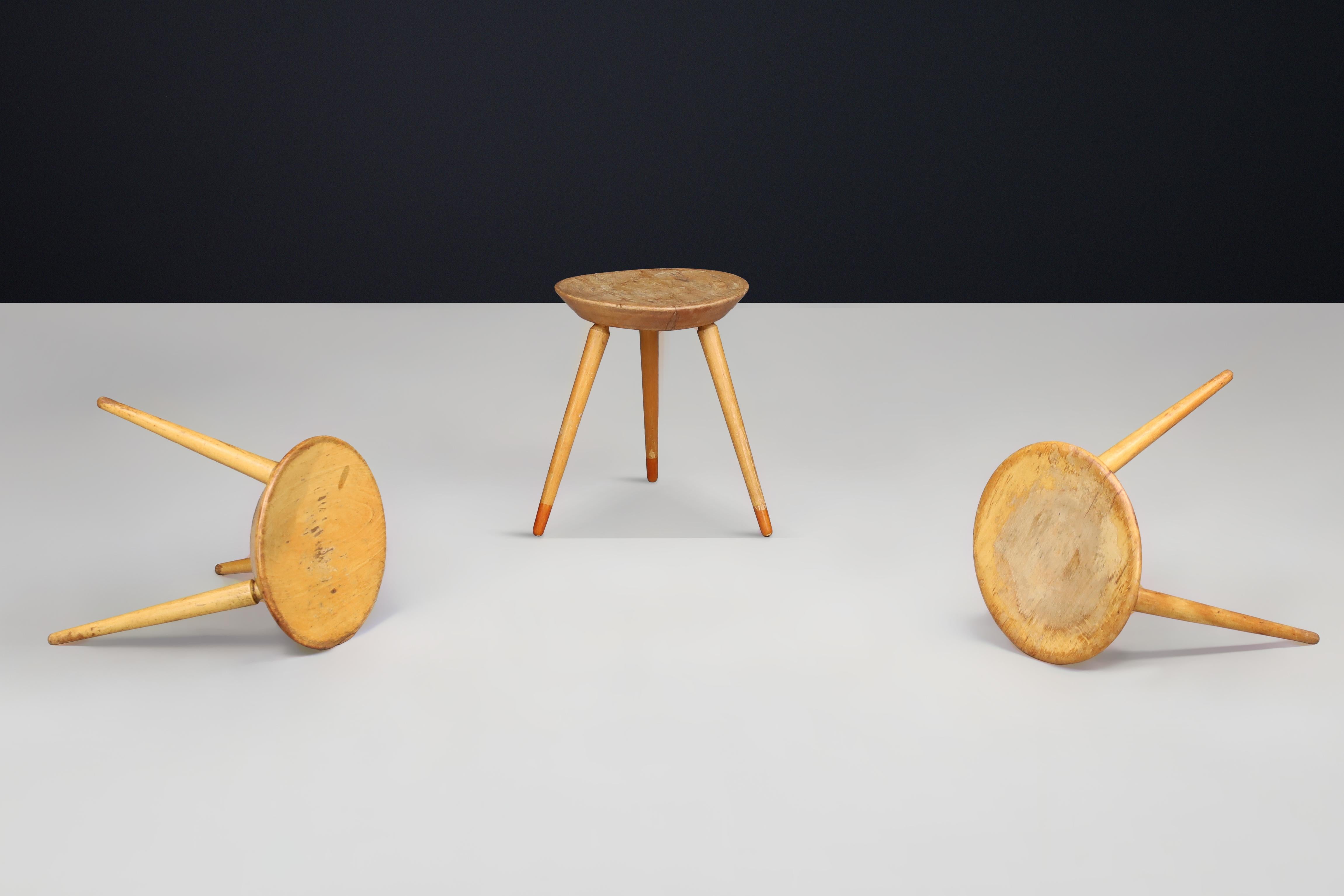 Faggio Set of Three Rustic Mid-Century Tripod Stools in Solid Wood, France, 1950s in vendita