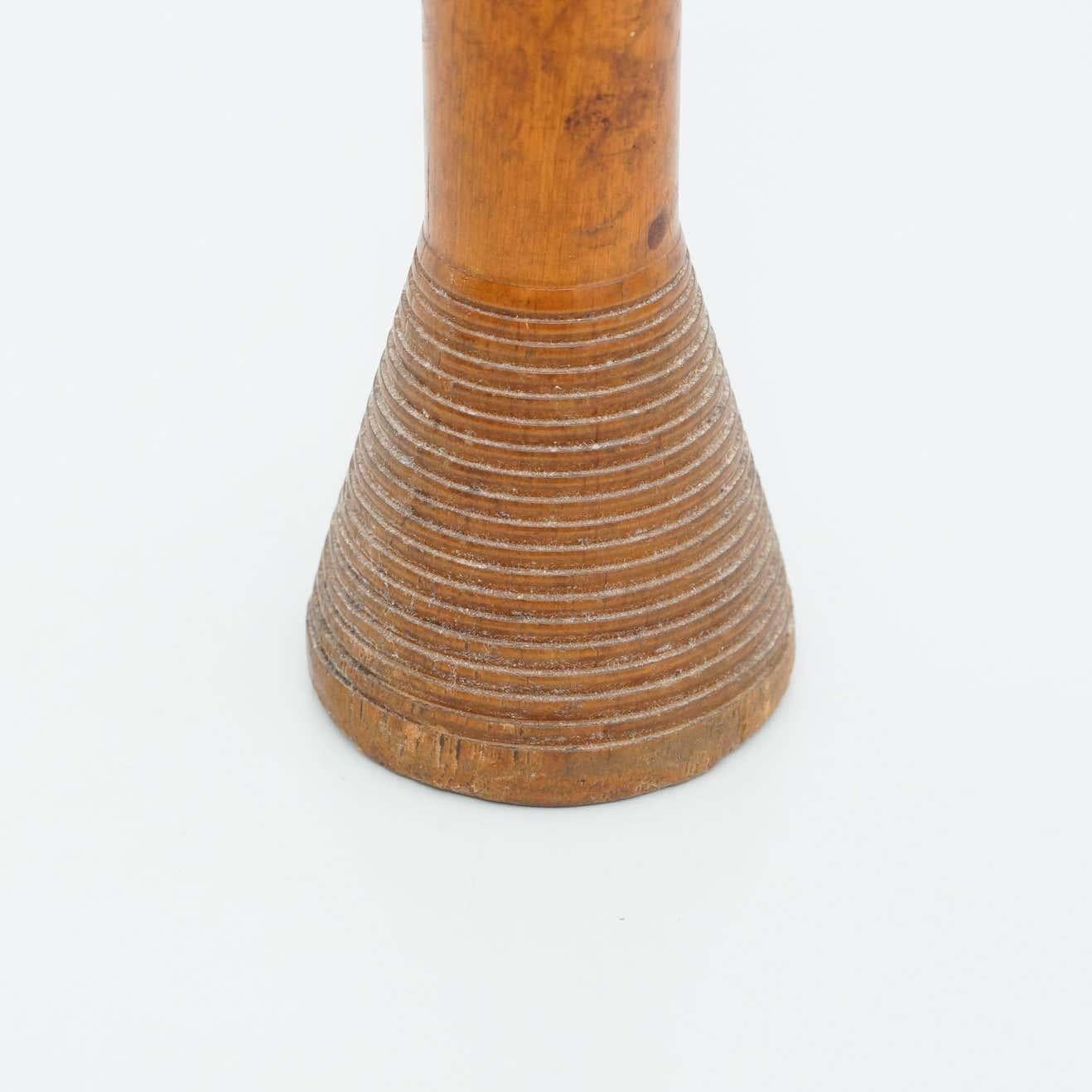 Set di tre rocchetti di filo in legno rustico, 1930 circa in vendita 4