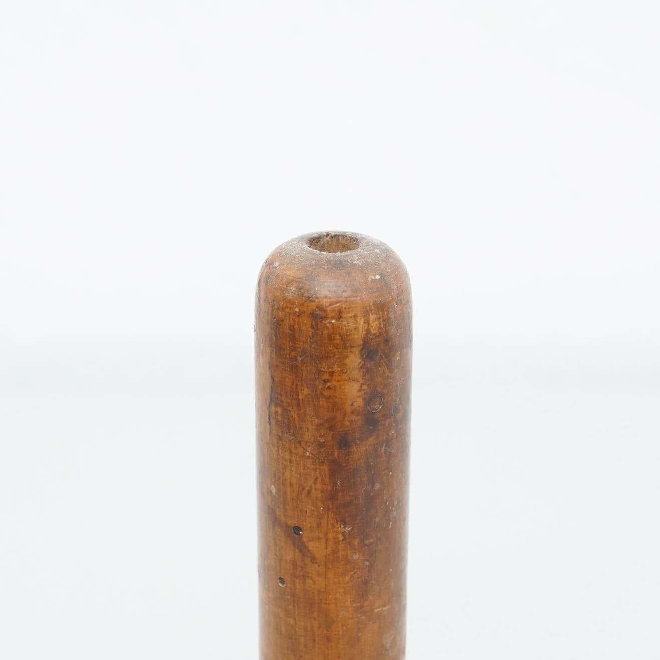 Set di tre rocchetti di filo in legno rustico, 1930 circa in vendita 9