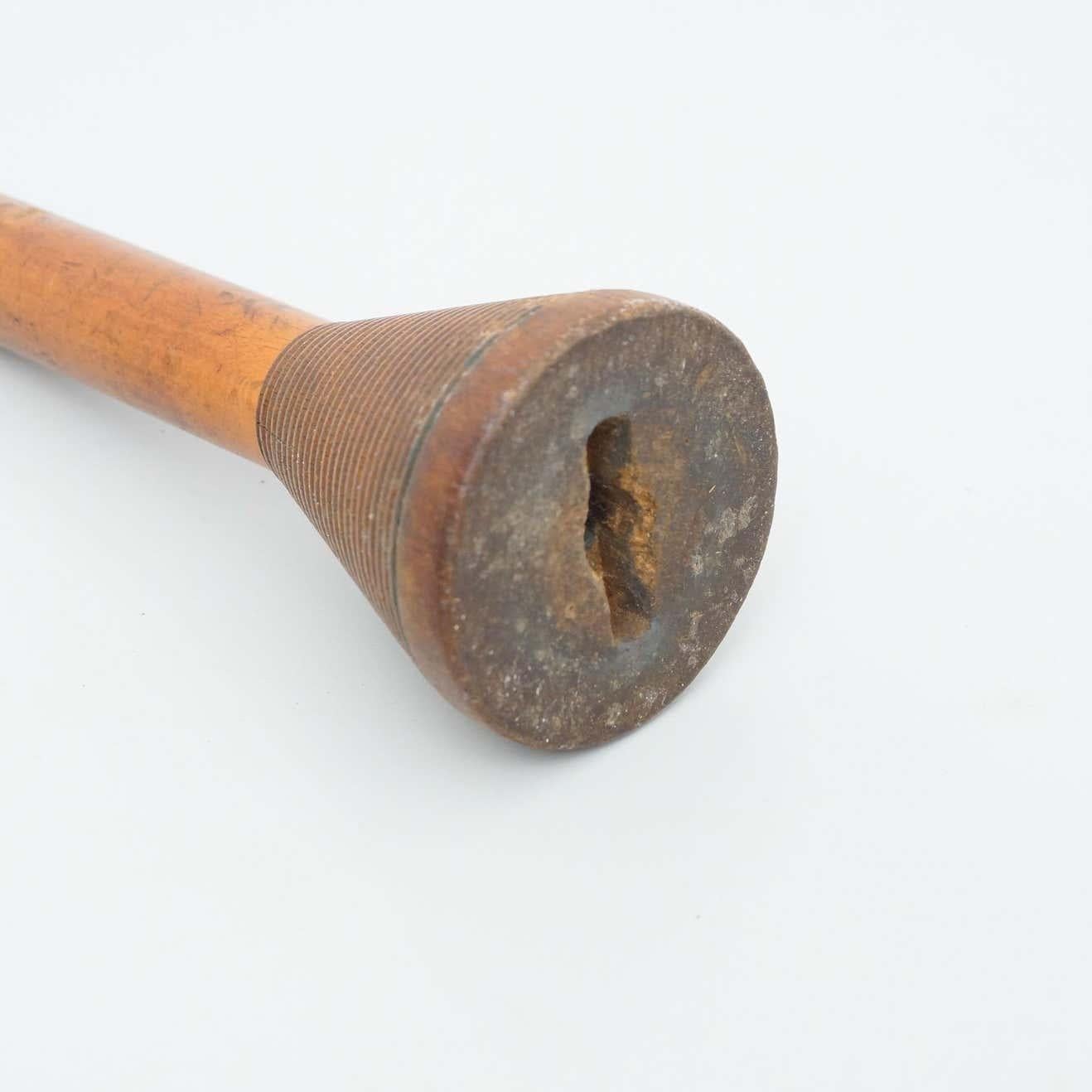 Set di tre rocchetti di filo in legno rustico, 1930 circa in vendita 9