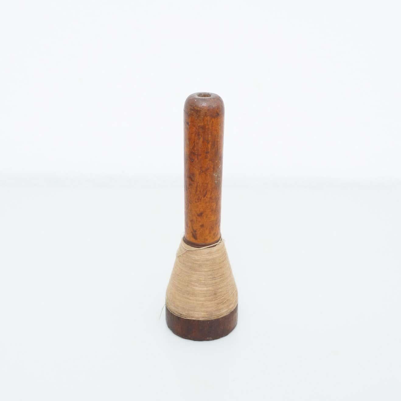 Mid-Century moderno Set di tre rocchetti di filo in legno rustico, 1930 circa in vendita