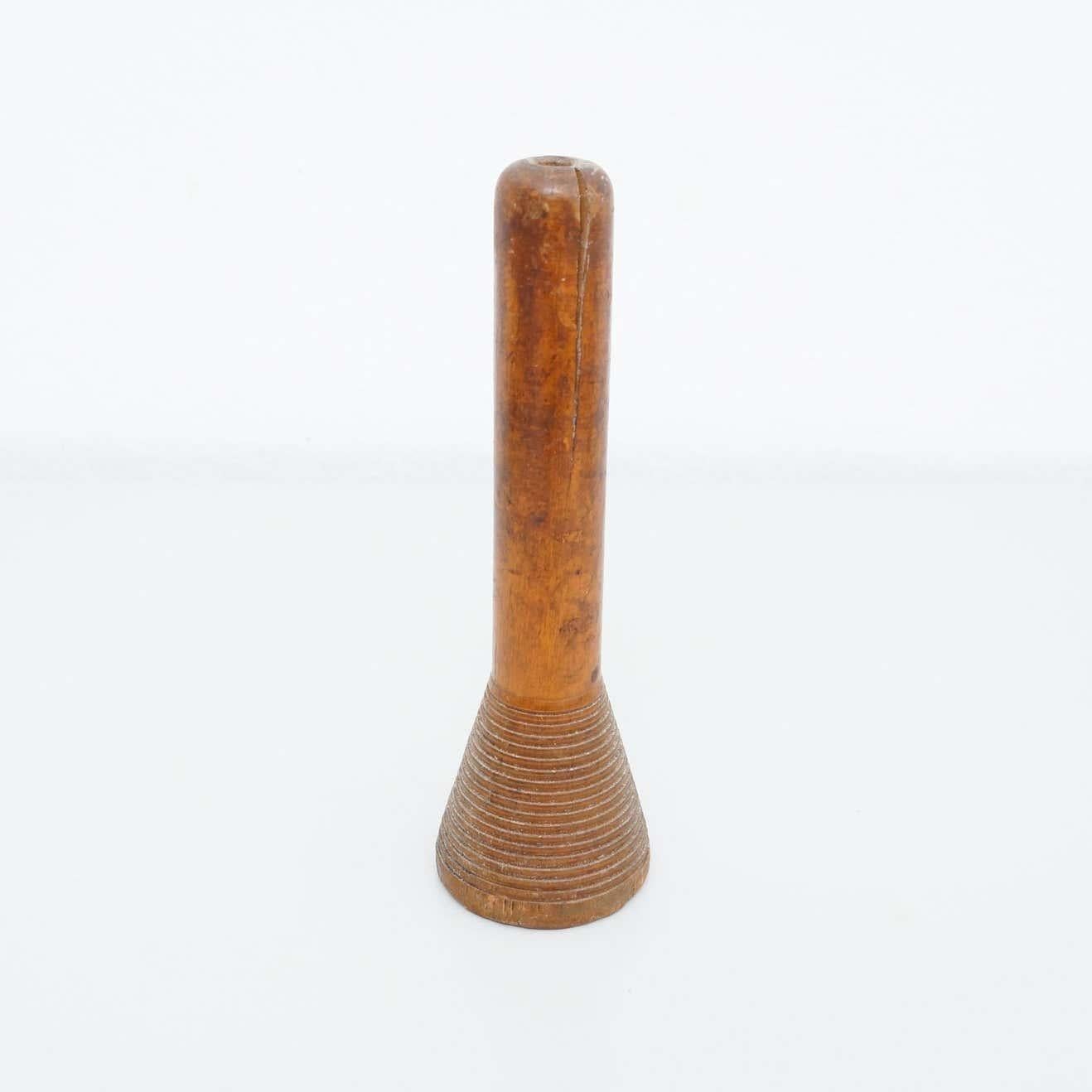 Spagnolo Set di tre rocchetti di filo in legno rustico, 1930 circa in vendita