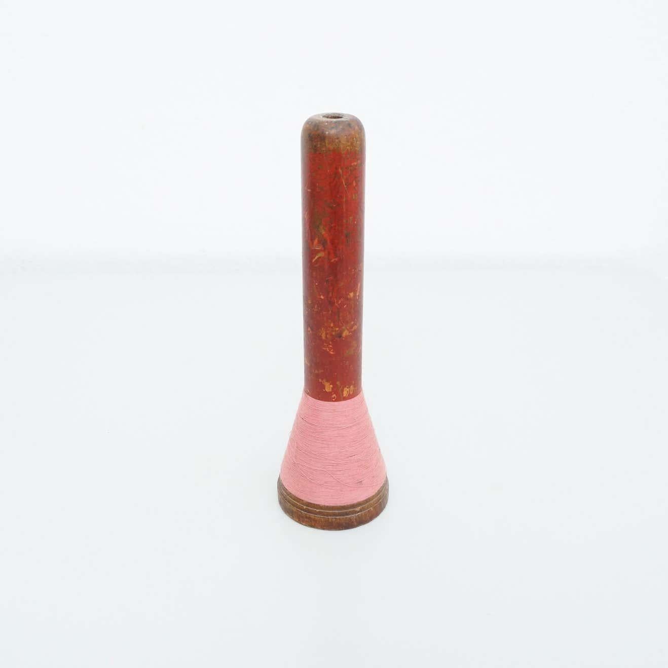 Spagnolo Set di tre rocchetti di filo in legno rustico, 1930 circa in vendita
