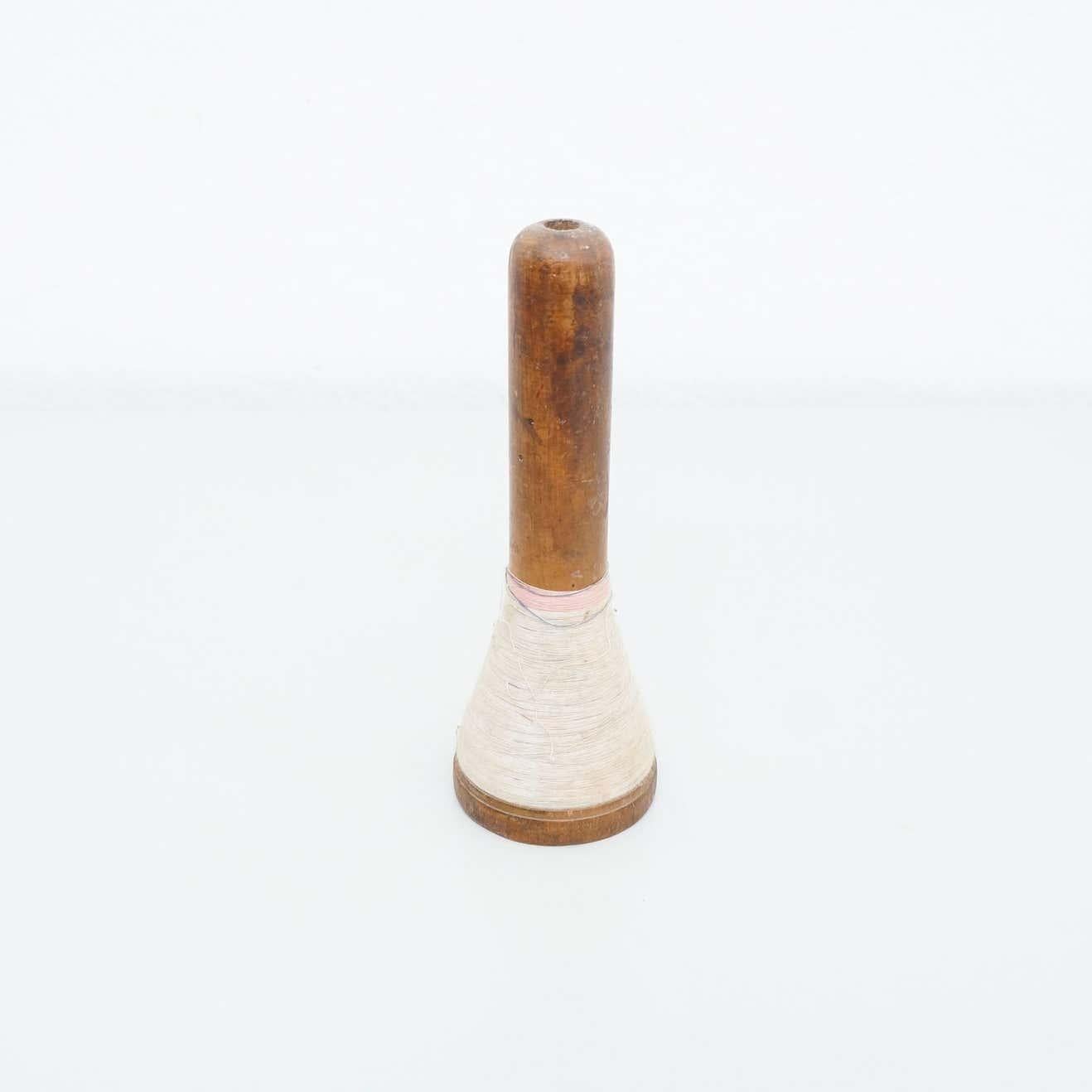 Set di tre rocchetti di filo in legno rustico, 1930 circa In condizioni buone in vendita a Barcelona, ES