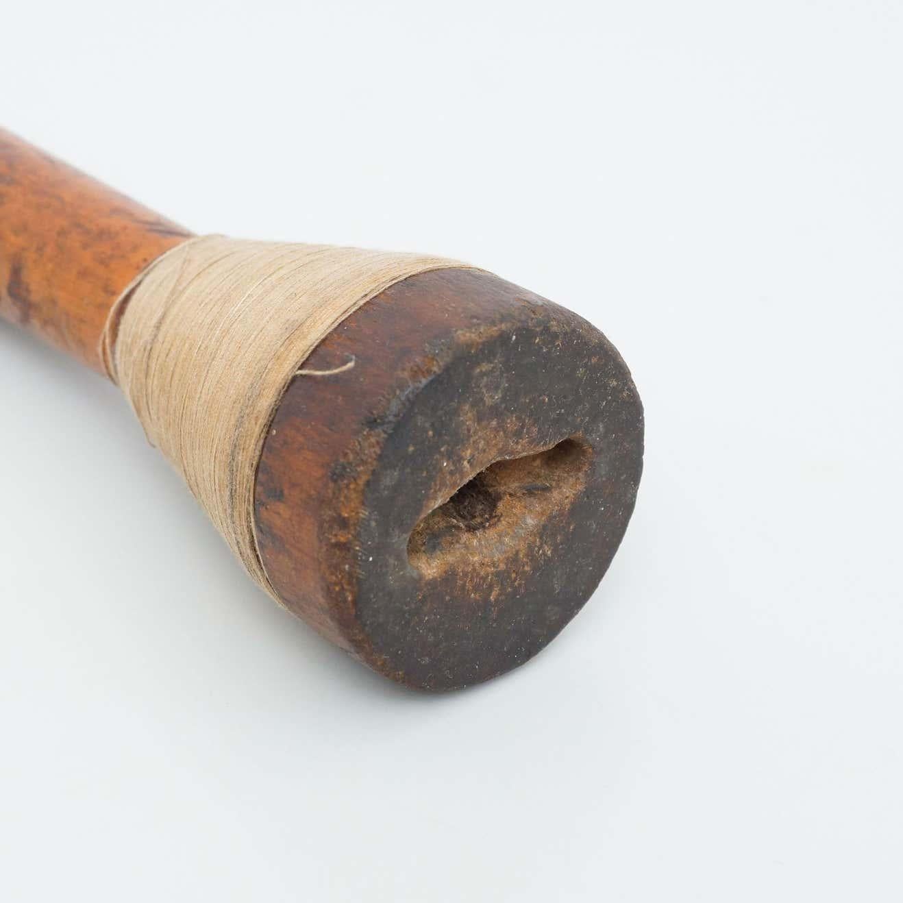 Set di tre rocchetti di filo in legno rustico, 1930 circa in vendita 1