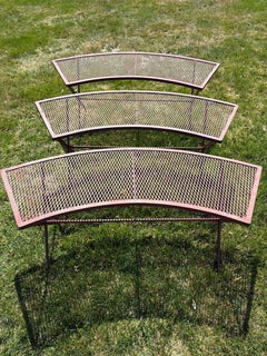 Set di tre panche da esterno Salterini in ferro curvato e rete con gambe dritte