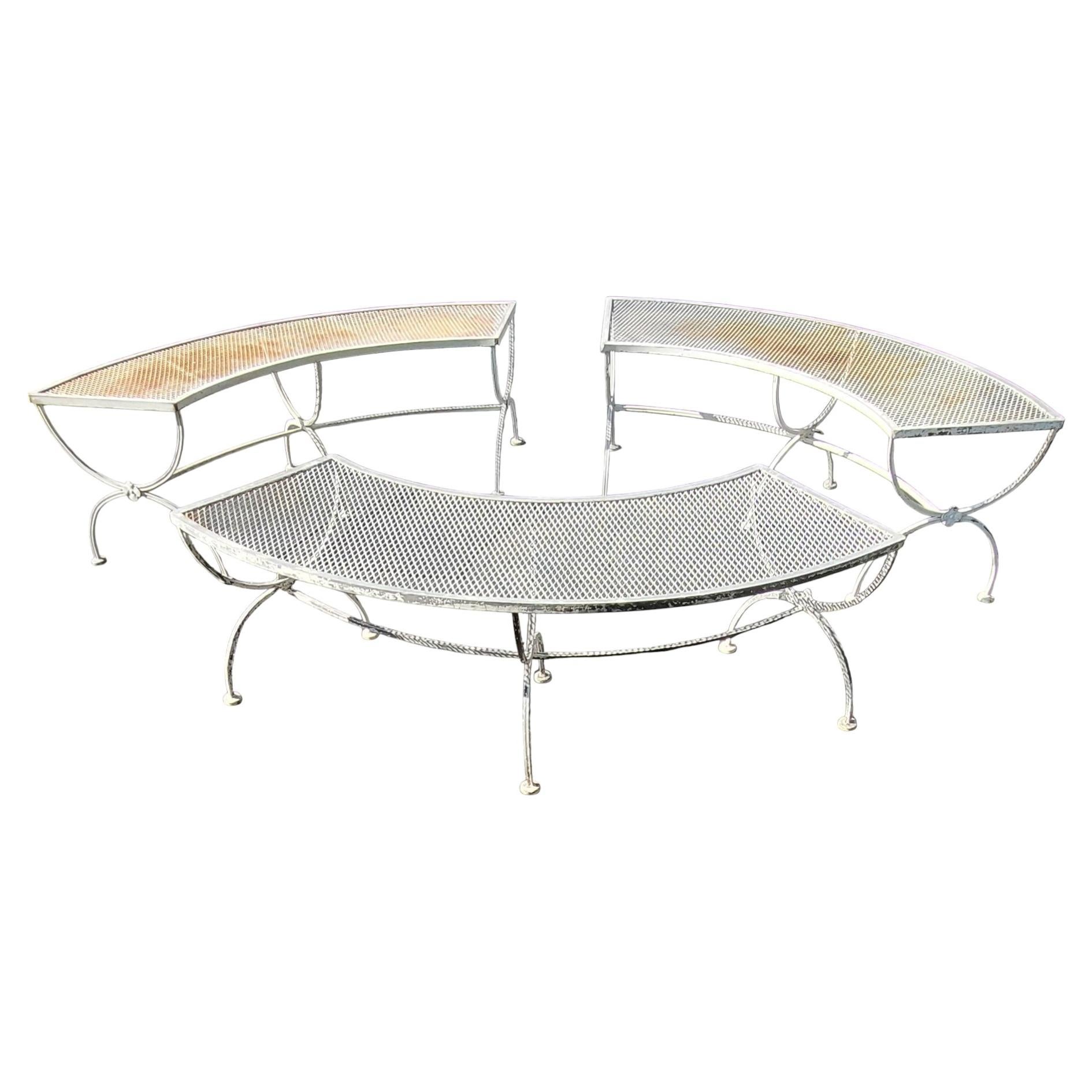 Juego de tres bancos de jardín de hierro forjado curvado de Salterini, 1950-1960