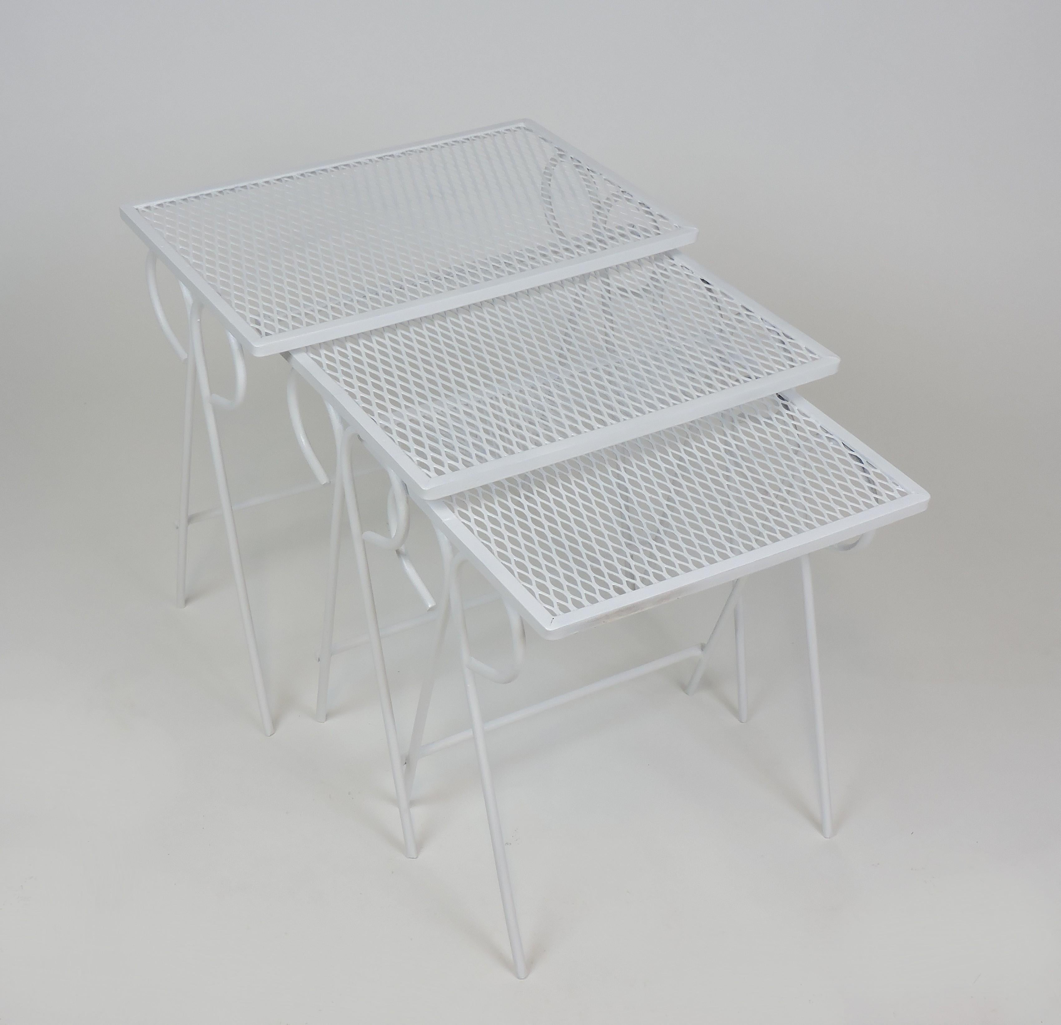 Set of Three Salterini Mid-Century Modern Wrought Iron Patio Nesting Tables 4