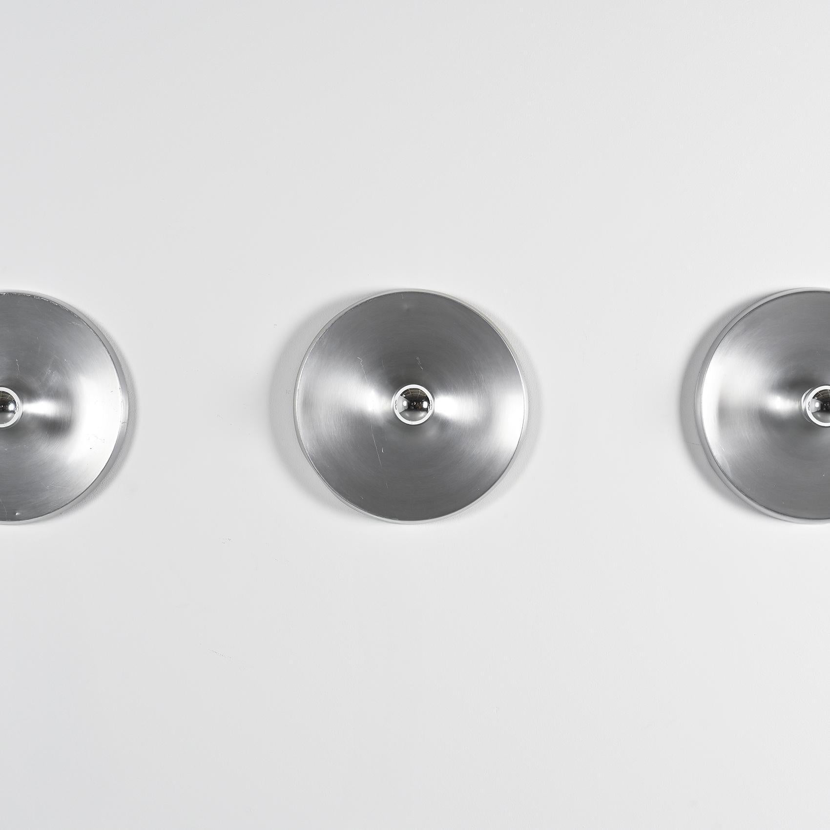 Set of Three Sconces by Charlotte Perriand, les Arcs circa 1970 Bon état - En vente à VILLEURBANNE, FR