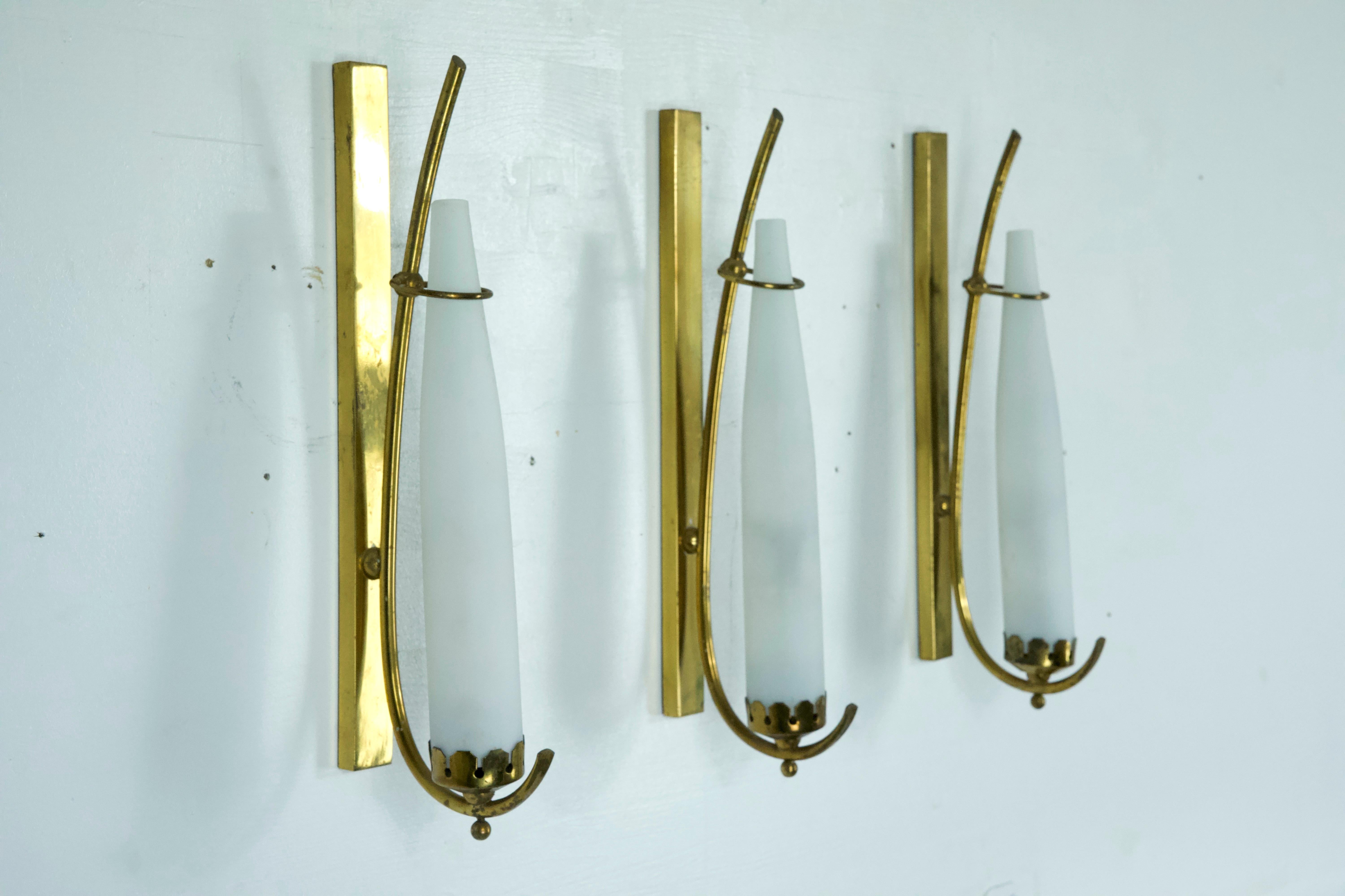Set of three sconces in brass and triplex opaline glass in Arredoluce manner. It For Sale 2