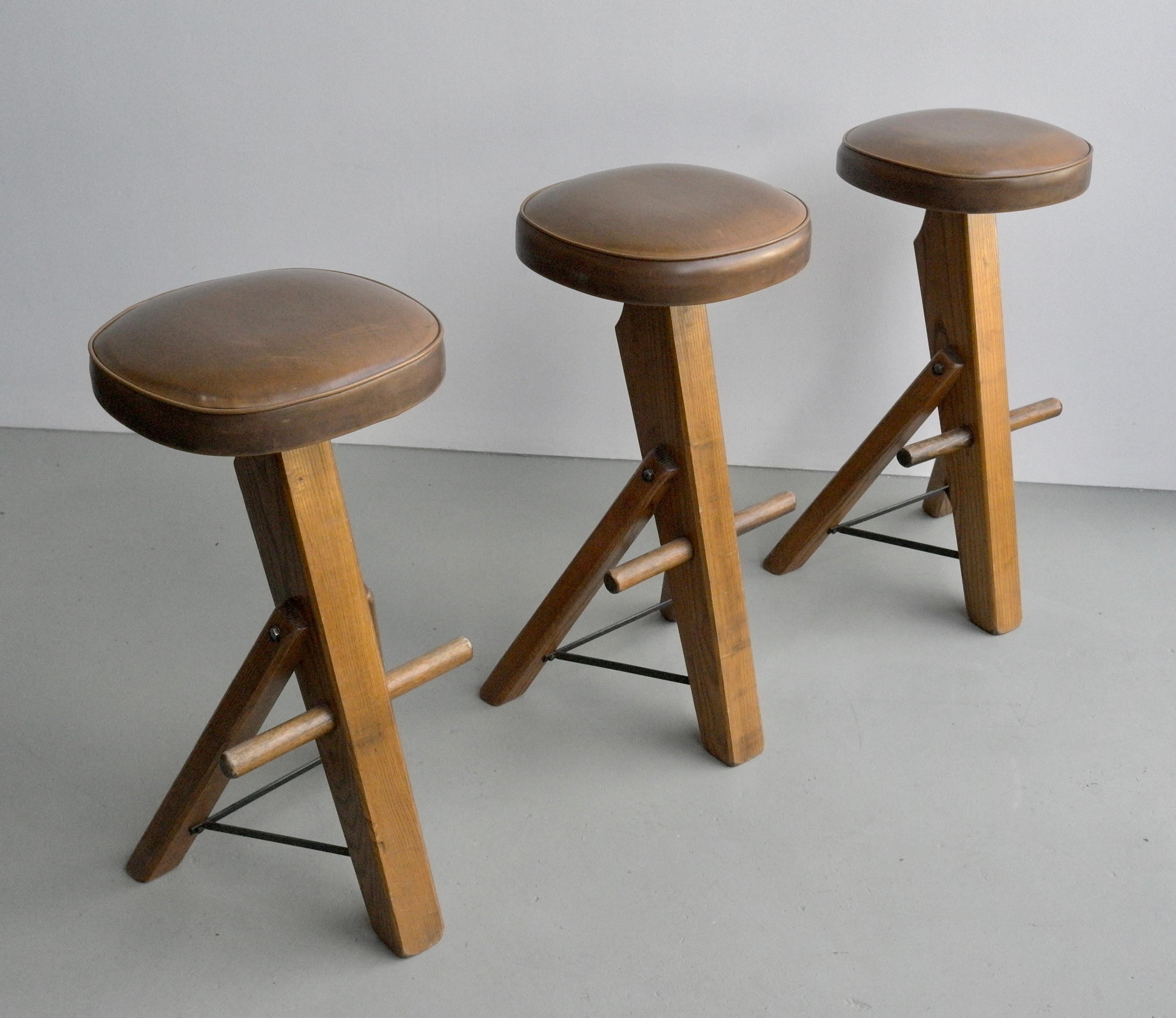 Mid-20th Century Set of Three Sculptural Oak and Metal Barstools, France, 1960s