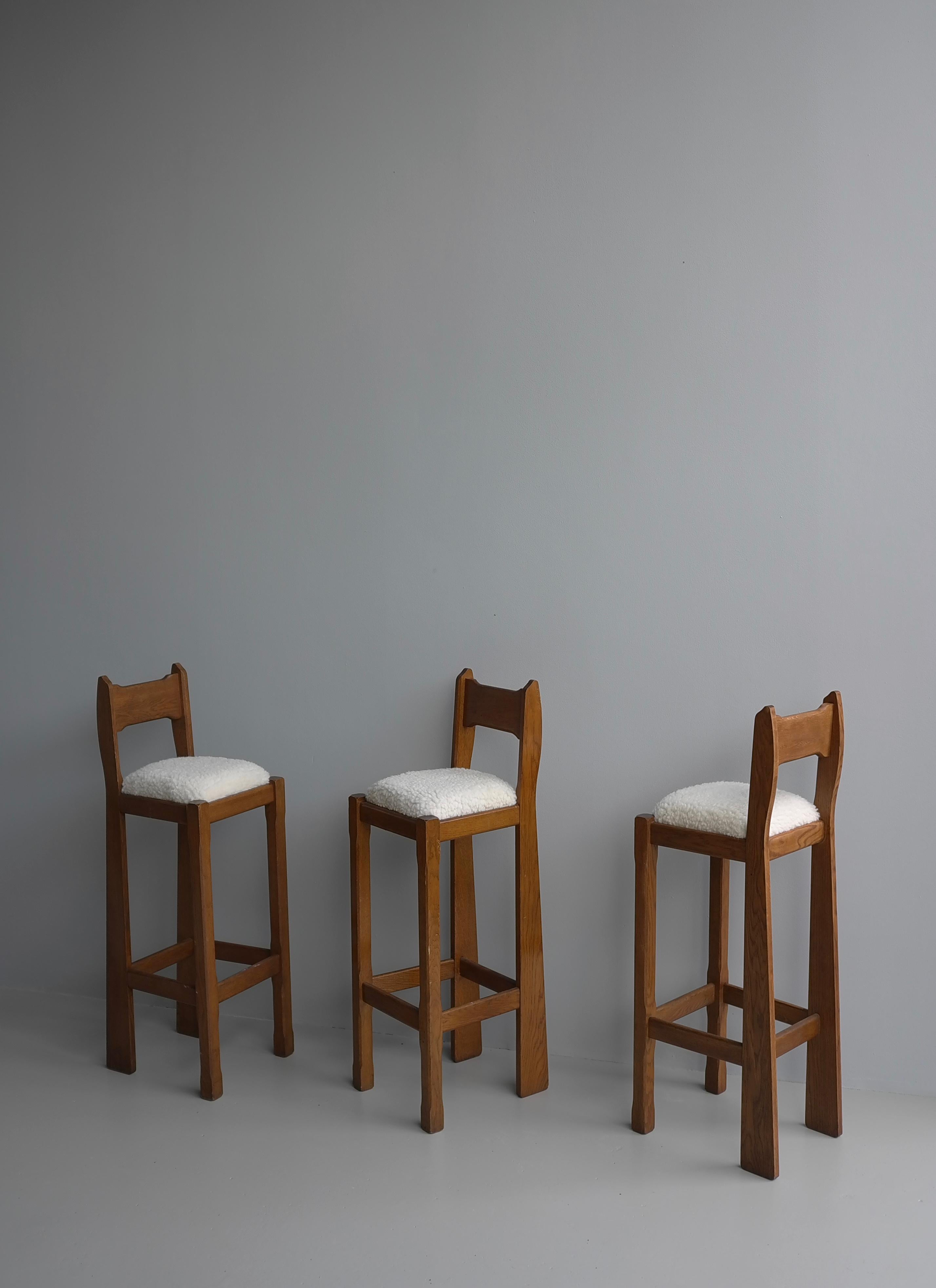 Set of Three Sculptural solid Oak Bar Stools with Merino Wool seats France 1960s For Sale 4