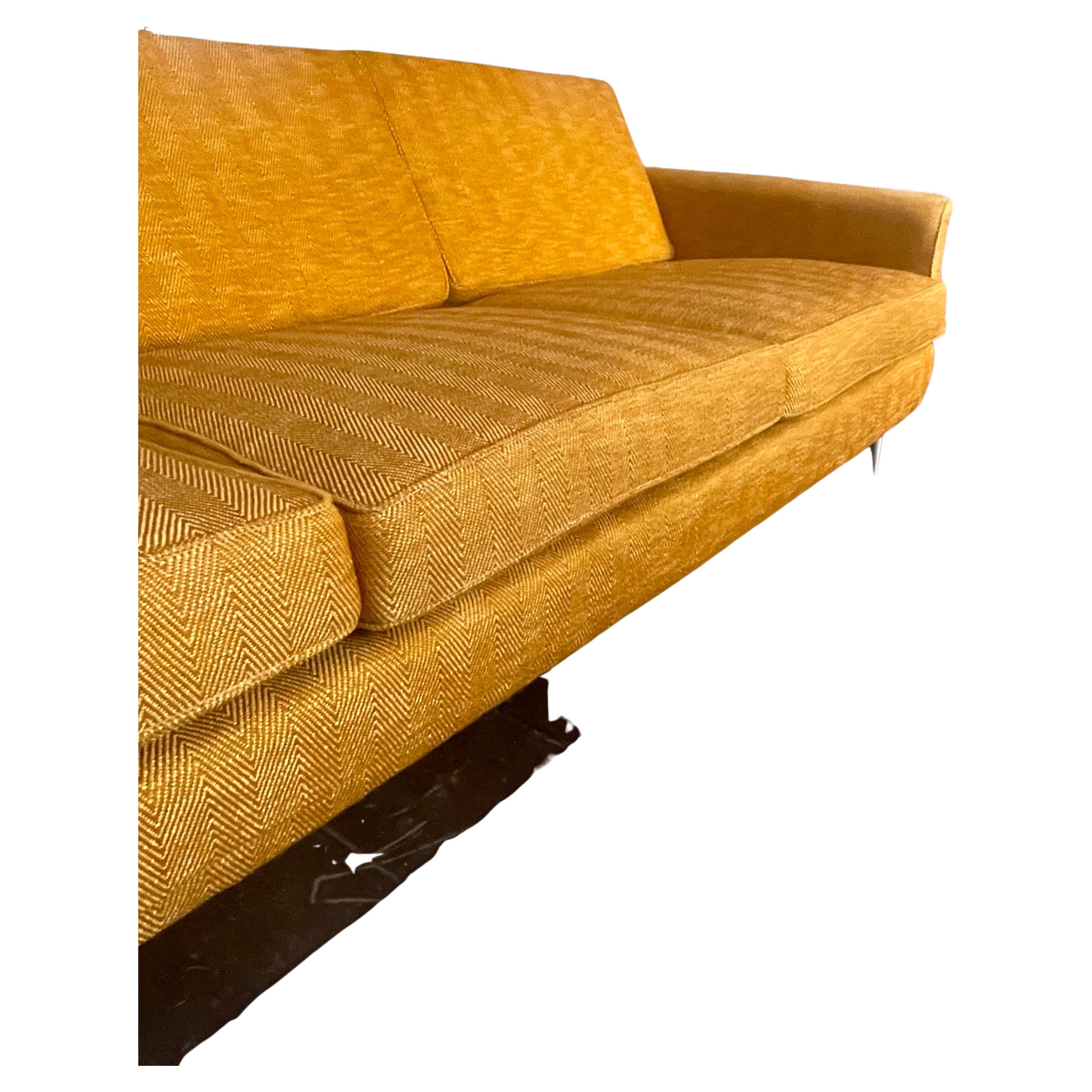 Ensemble de canapé et fauteuil à trois places en laine de couleur or en vente 6