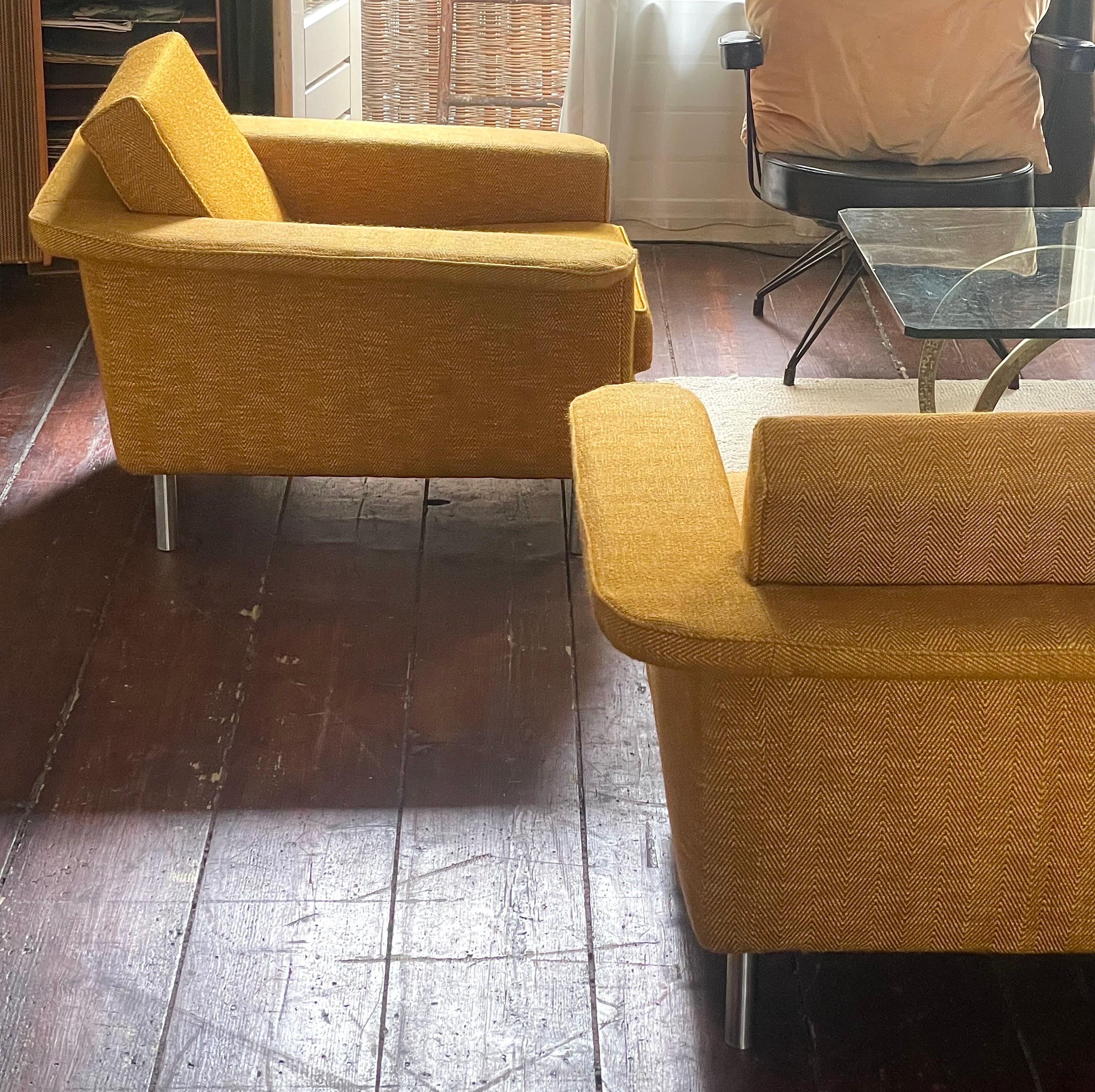Brossé Ensemble de canapé et fauteuil à trois places en laine de couleur or en vente