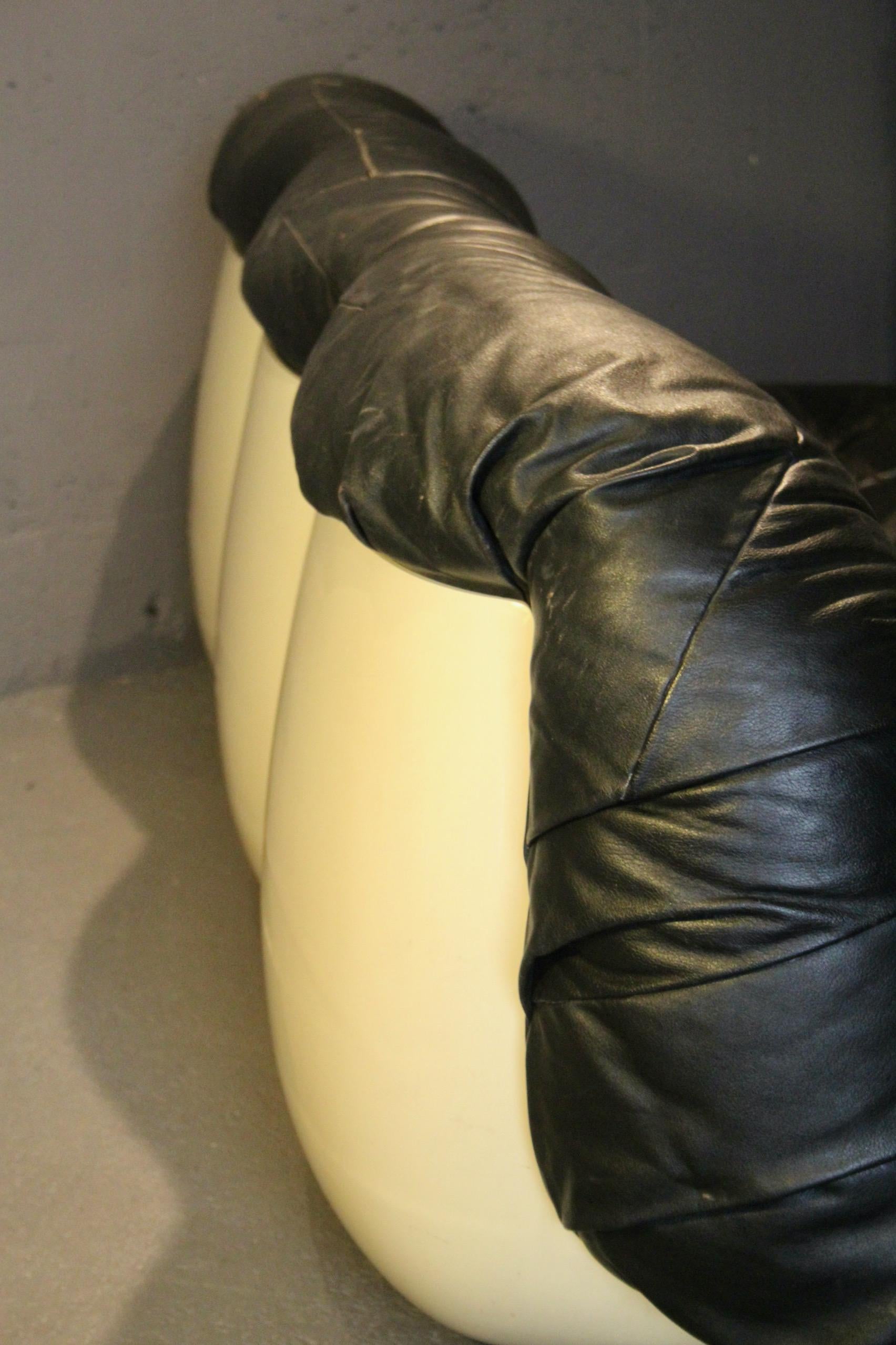 French set of three seats :  3 , 2 , and 1  seat in black leather and plastic For Sale
