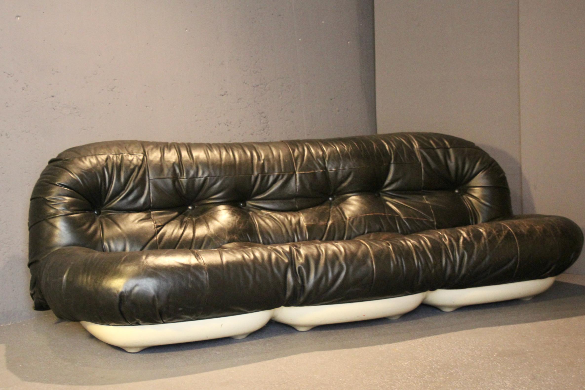 set of three seats :  3 , 2 , and 1  seat in black leather and plastic For Sale 3