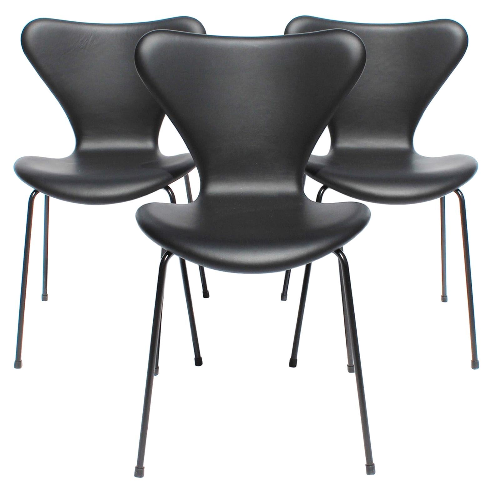 Set of Three Series Seven Chairs, Model 3107, by Arne Jacobsen and Fritz Hansen