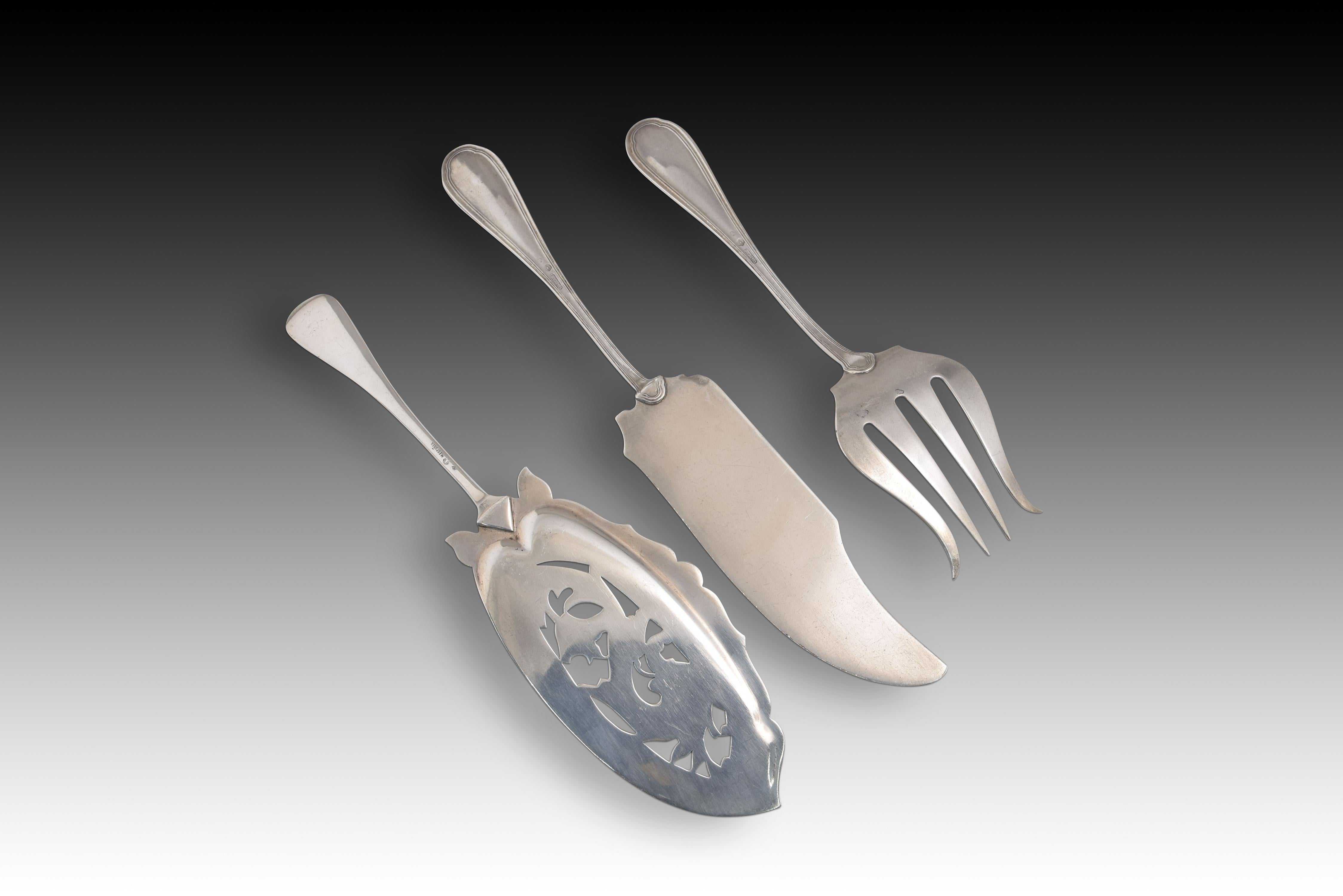 Set of three serving cutlery. Silver. ESPUNES, Matilde. Spain, around the beginning of the 20th century. 
With contrast markings.
 Set of three serving cutlery made of silver in its color, consisting of a service fork and spatula and fish knife,