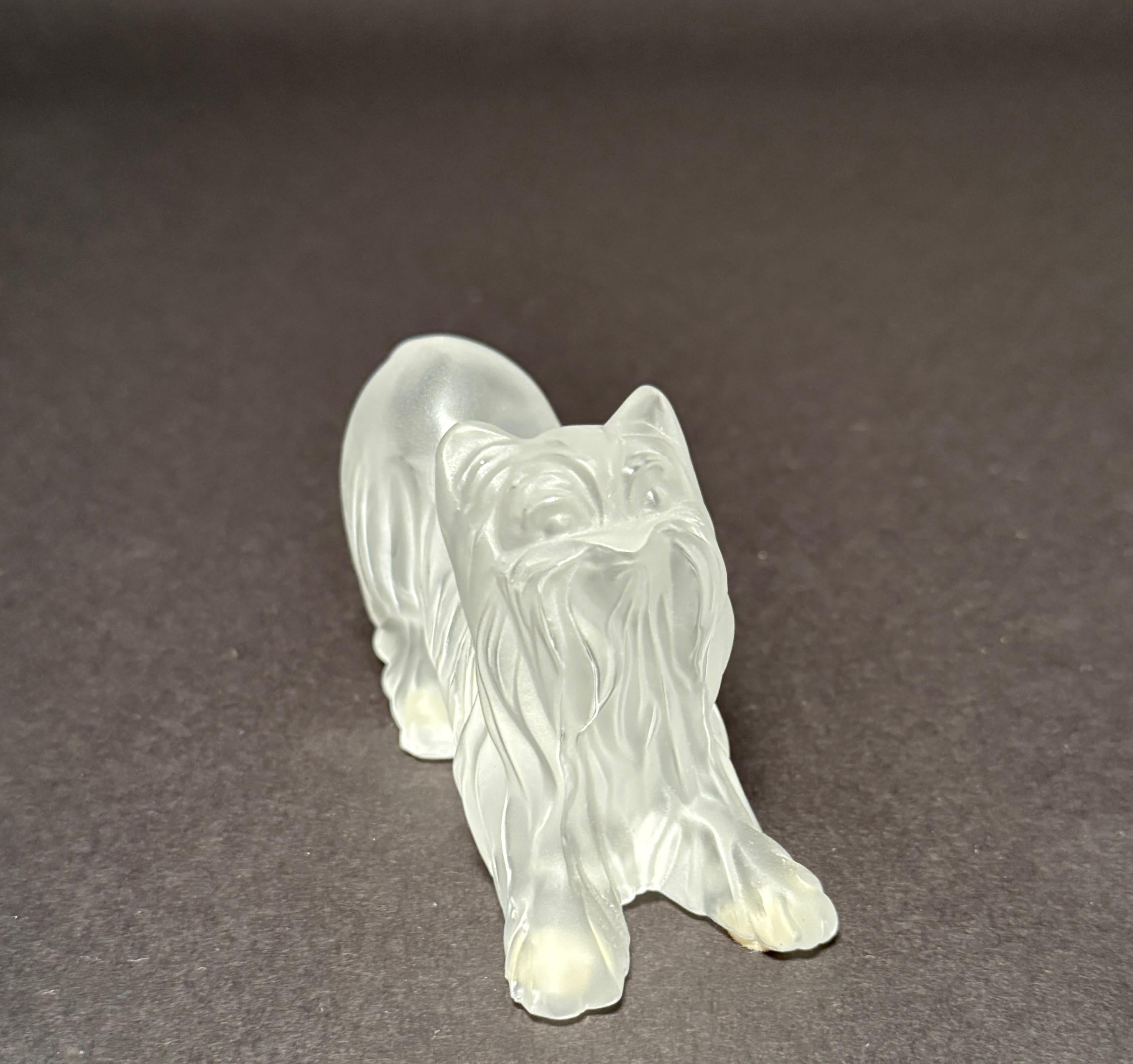 Cristallo Set di tre figurine di Yorkshire Terrier in vetro smerigliato firmate Lalique France in vendita