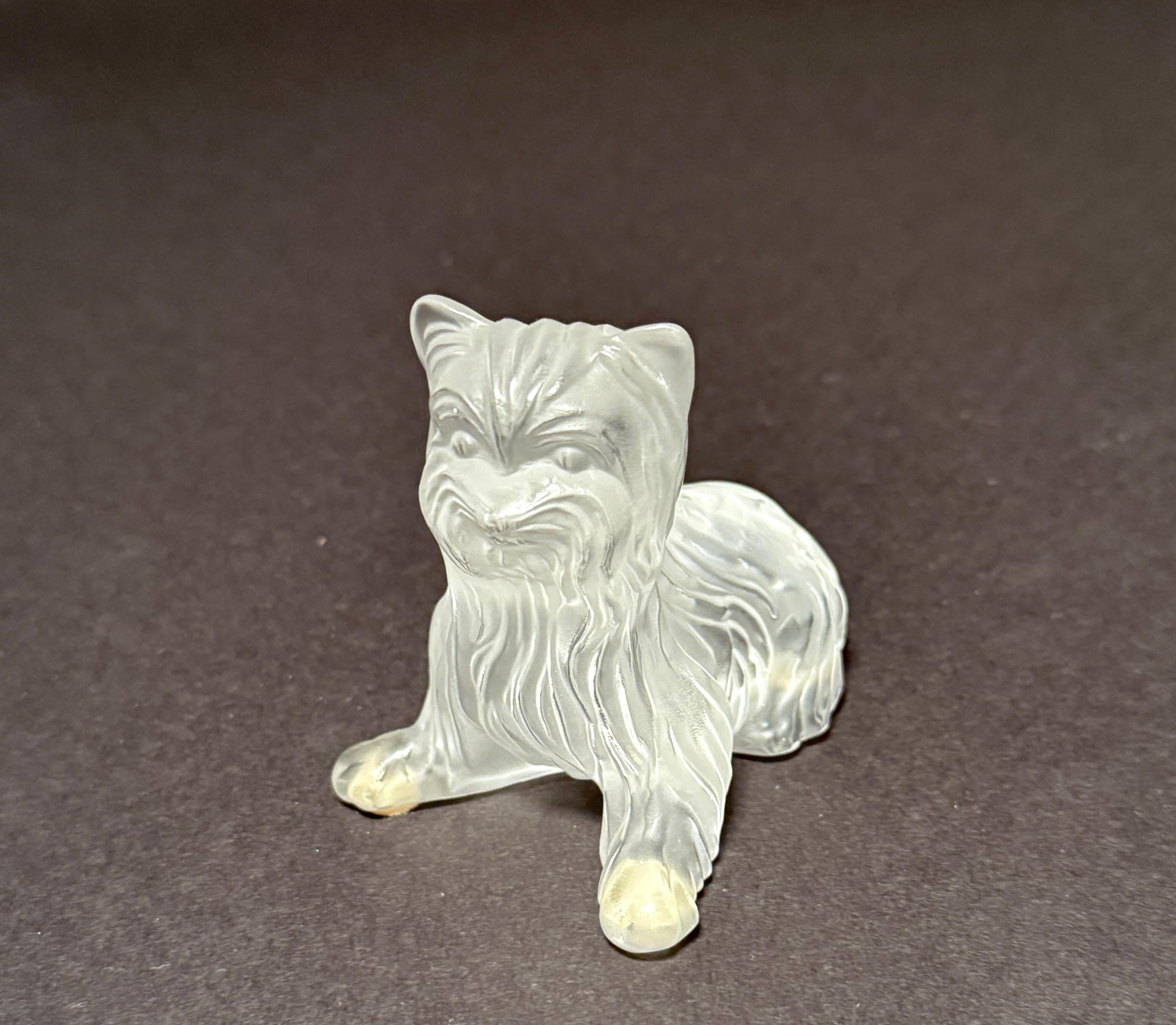 Set di tre figurine di Yorkshire Terrier in vetro smerigliato firmate Lalique France in vendita 1