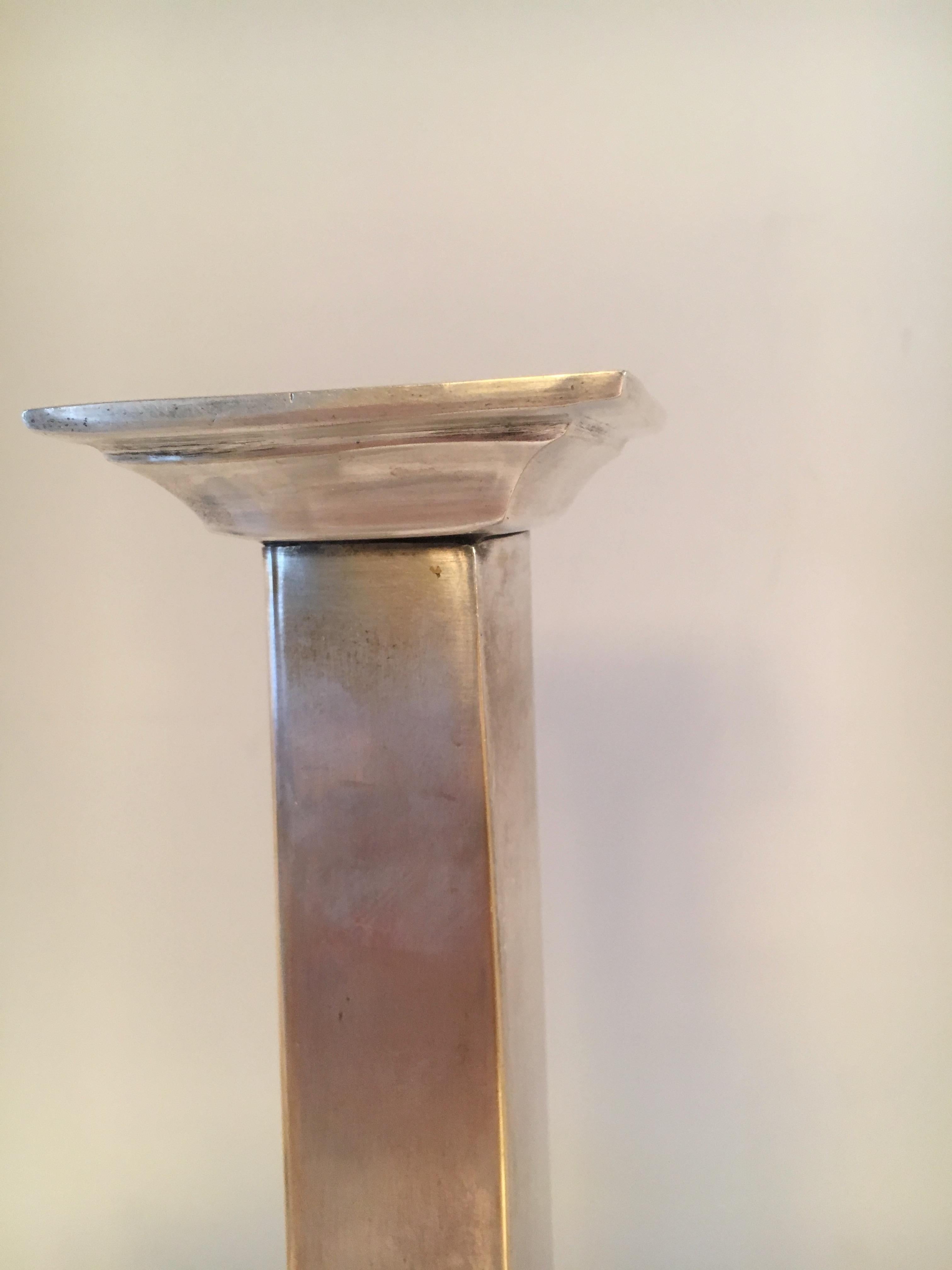 Placcato argento Set di tre candelabri a colonna in argento in vendita