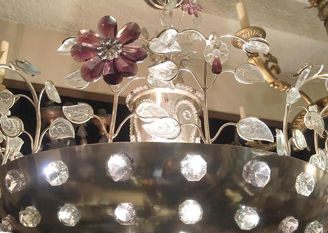 Paire de luminaires en métal argenté avec fleurs d'améthyste. Vendu individuellement. Bon état - En vente à New York, NY