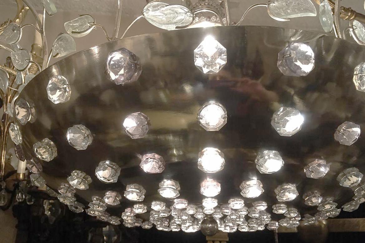 Cristal Paire de luminaires en métal argenté avec fleurs d'améthyste. Vendu individuellement. en vente
