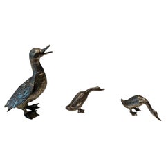Set di tre sculture di anatre in bronzo argentato, Francia, CIRCA 1970