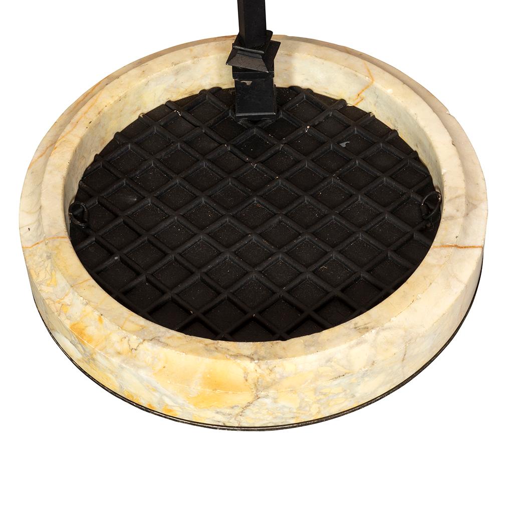 Bronze Ensemble de trois outils pour le feu en bronze argenté et de support en marbre en vente