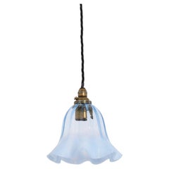 Set von drei kleinen blauen mundgeblasenen Vaseline Glasschirme Pendelleuchten