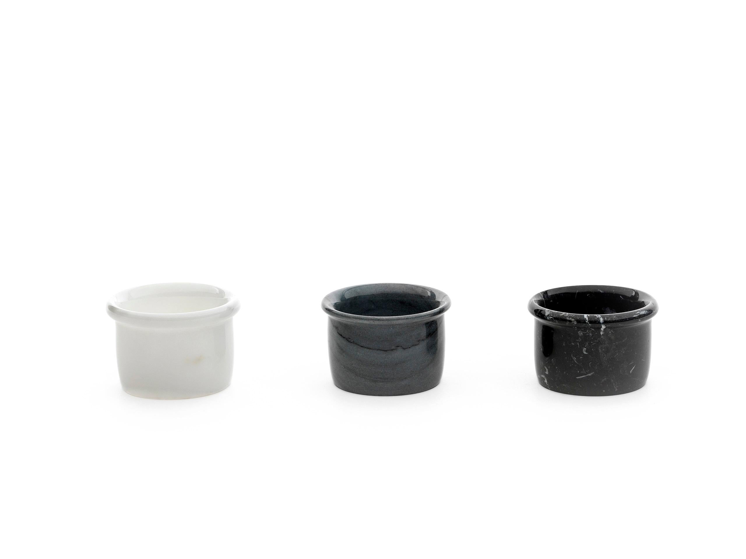 Set of Three Small Bowls in Grey, White, and Black Marble In New Condition In Carrara, IT