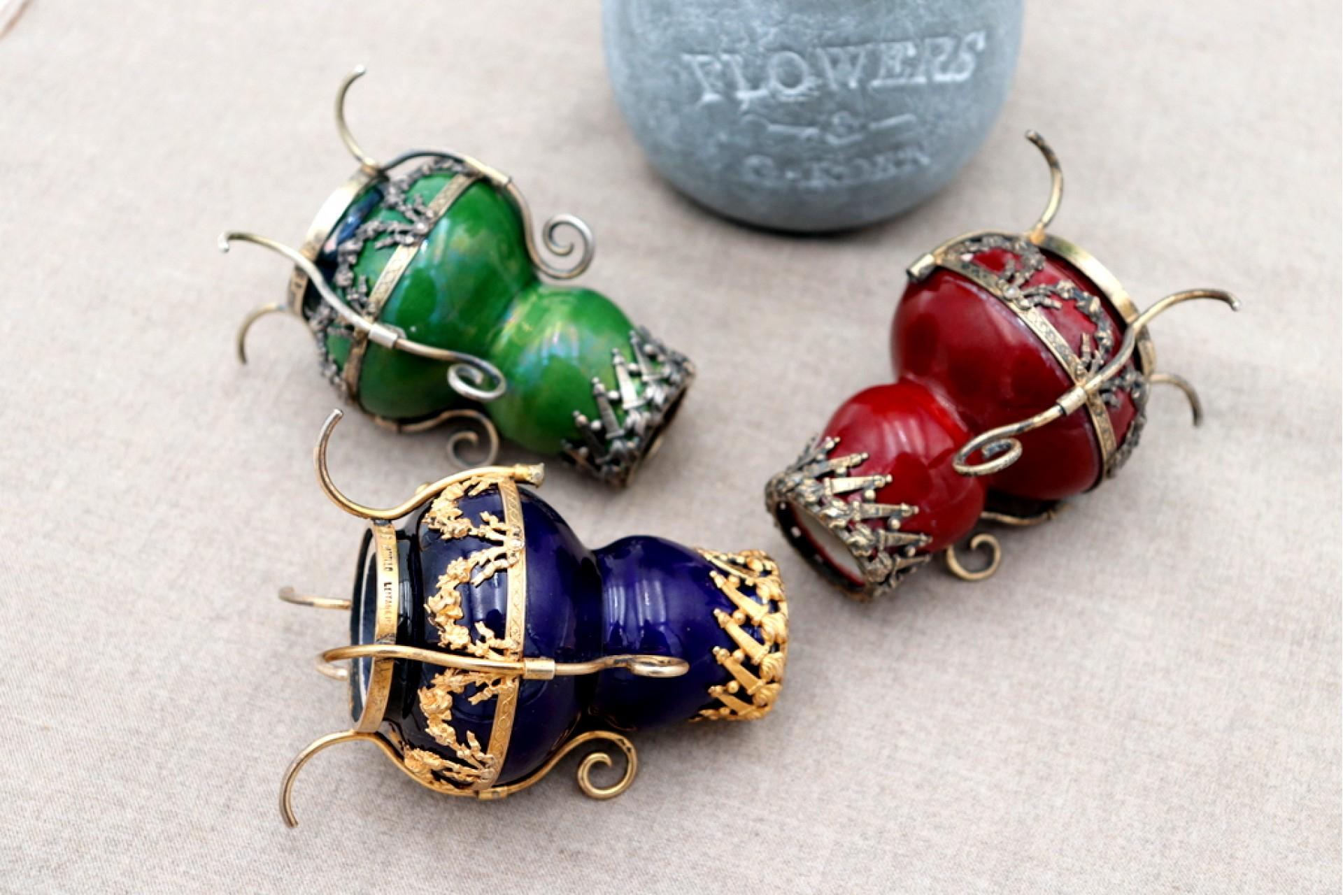 Set of three small silver and porcelain jars In Good Condition For Sale In Porto, PT