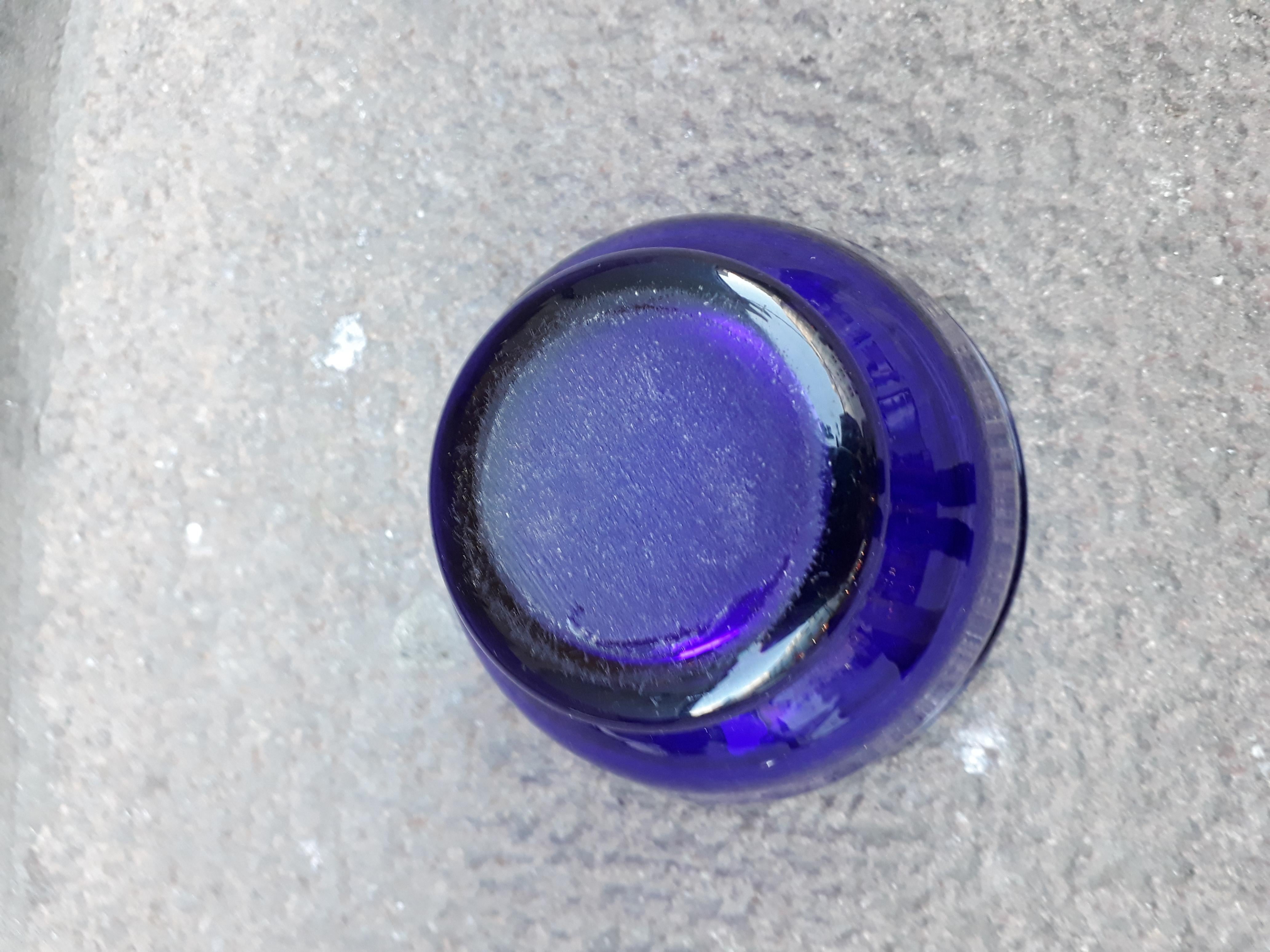 Set von drei kleinen schwedischen kobaltblauen mundgeblasenen Glasschalen oder Trinkets im Angebot 2