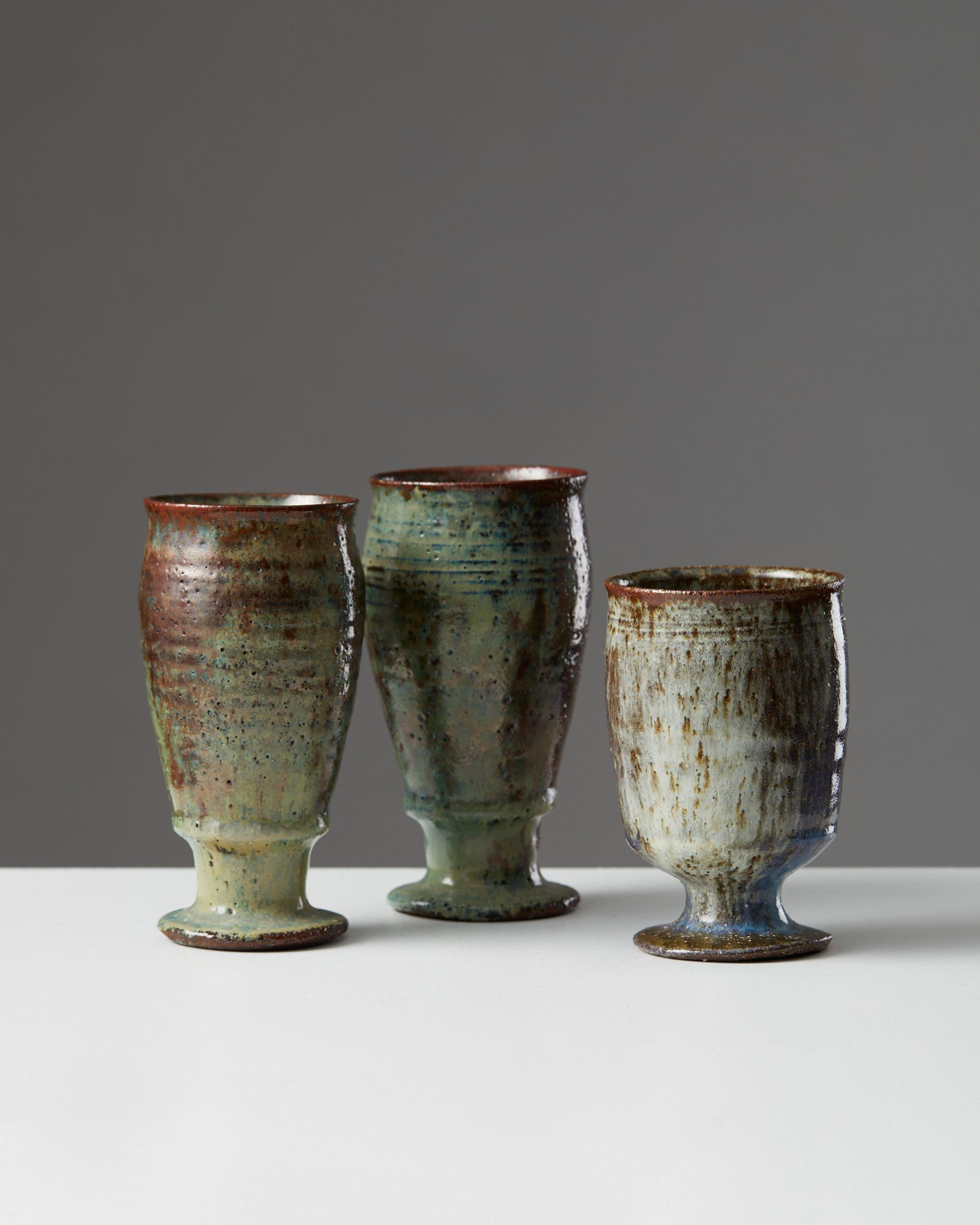 Glazed stoneware.

H: 10-12.3 cm/ 4-5