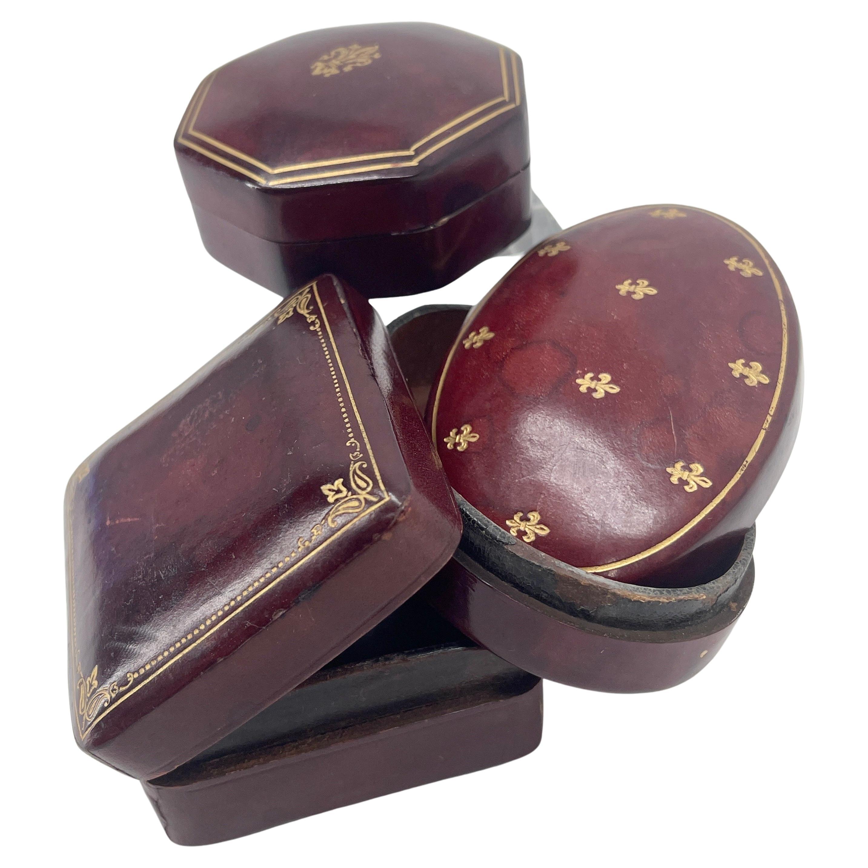 Three Small Mid-Century jewelry boxes, Italy, Circa 1930's.
The 3 small boxes are hand crafted in red leather and gold embossed with fleur-de-lis decoration. Some of the boxes are marked 