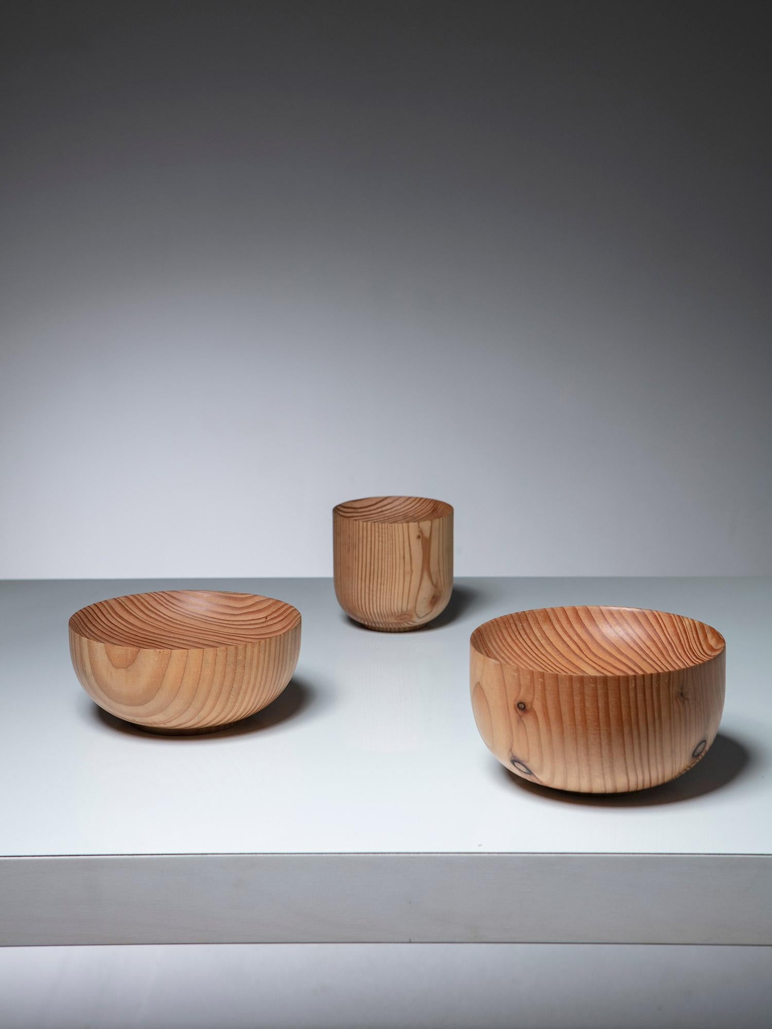 Set of three solid larch wood bowls.
Gorgeous proportions and patina 
