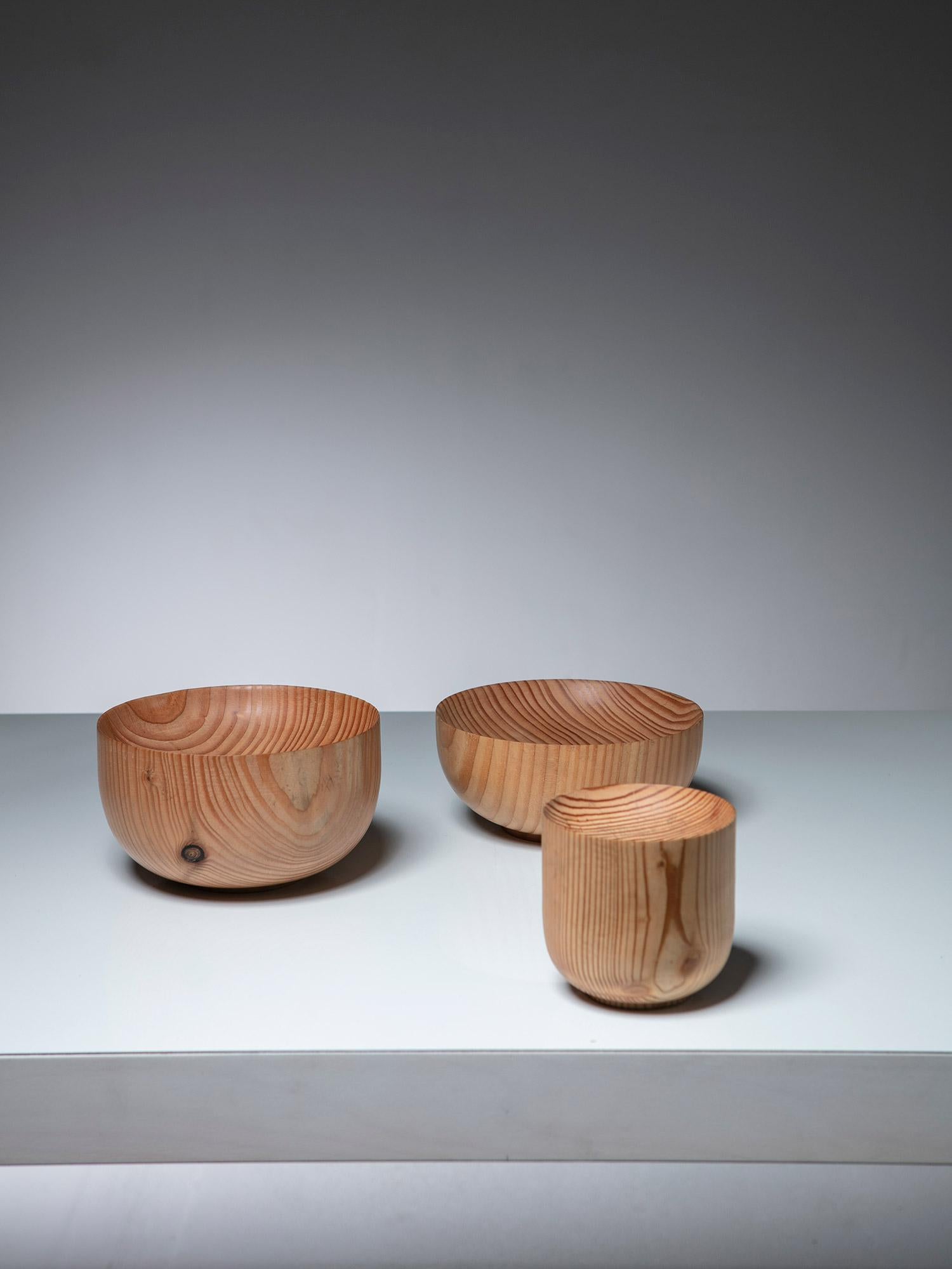 Set of Three Solid Wood Bowls, Italy, 1970s In Good Condition For Sale In Milan, IT