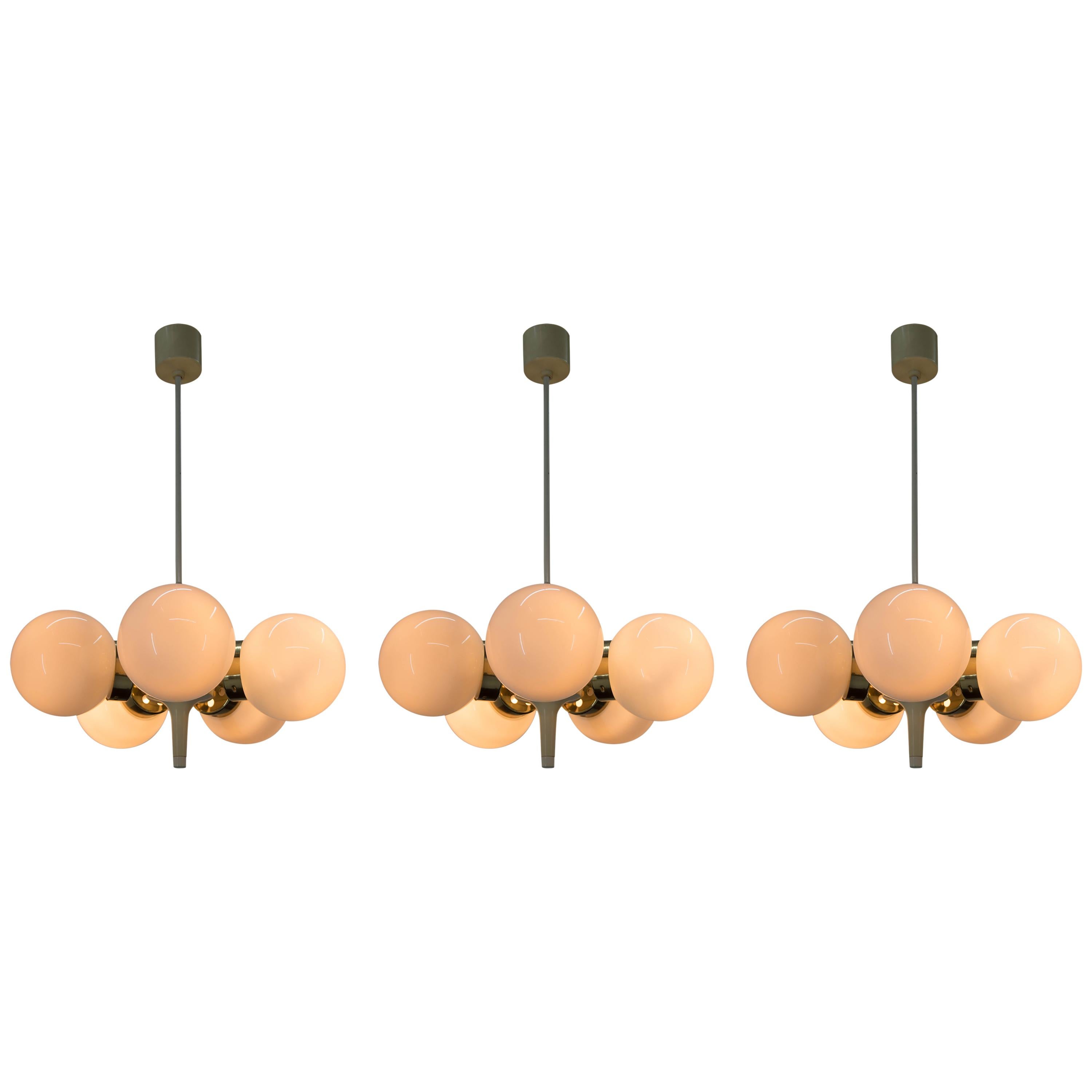 Set di tre lampadari A Space, anni '60 in vendita